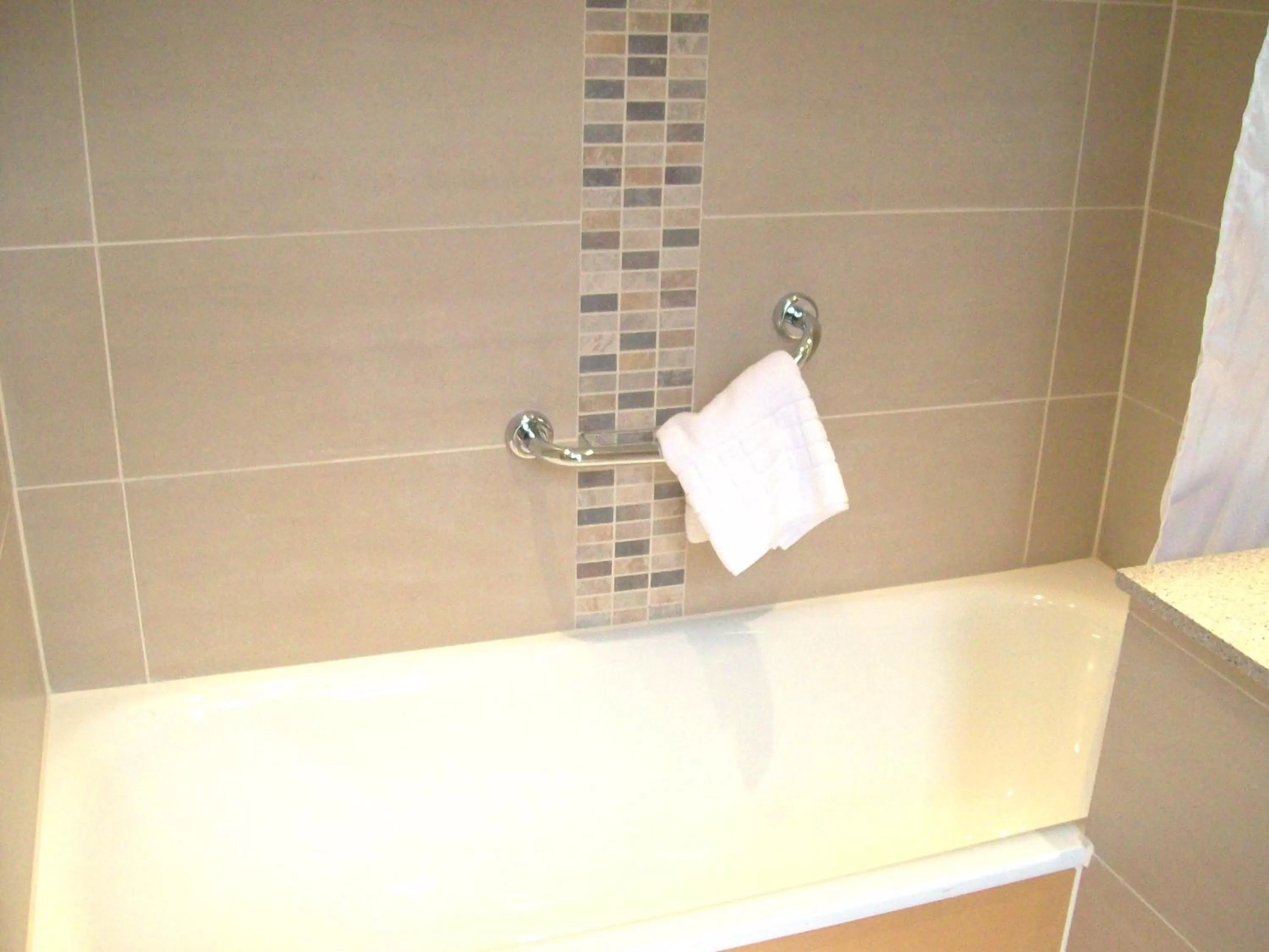 Bathroom in Mercure London Bloomsbury Hotel