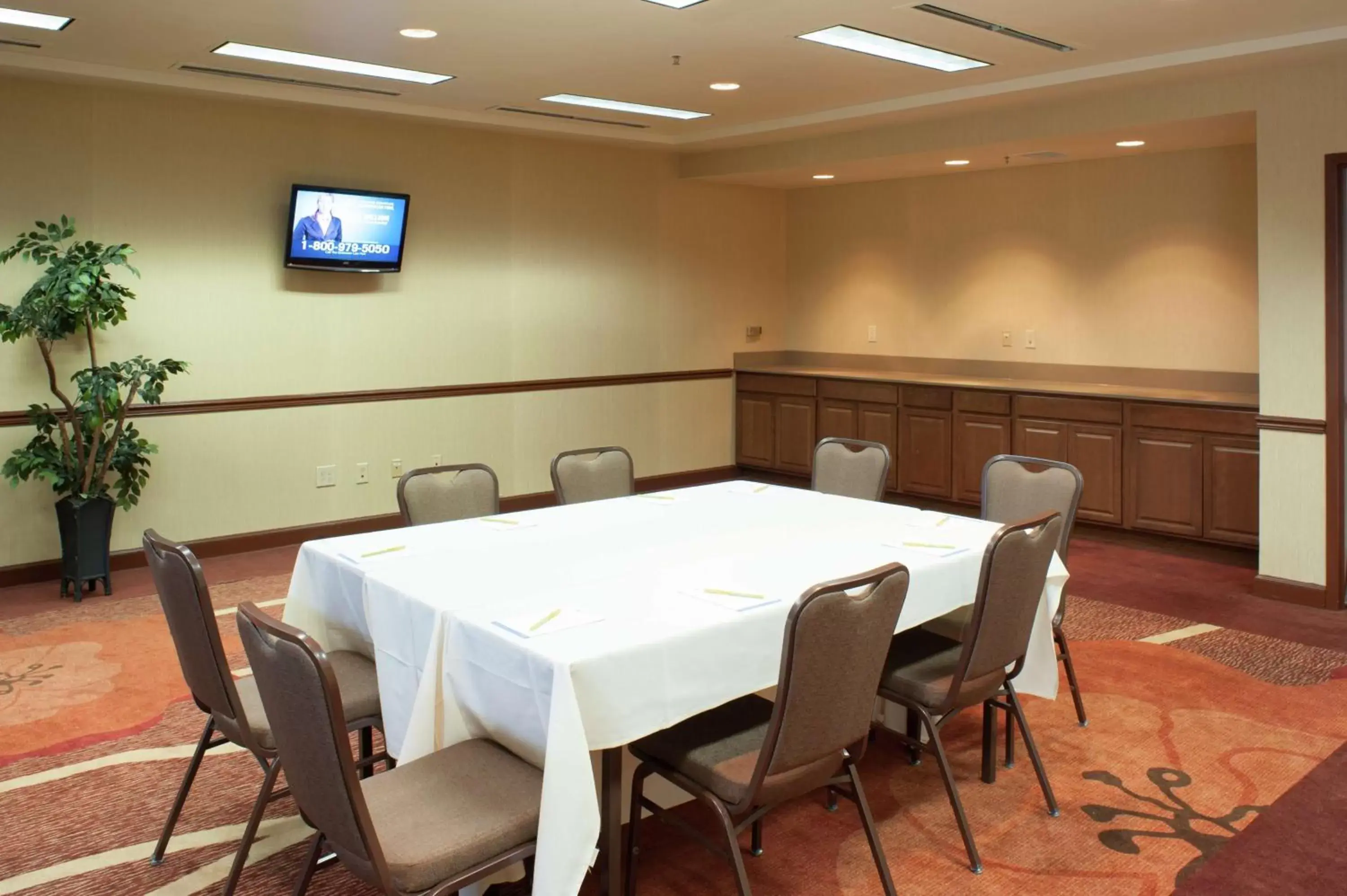 Meeting/conference room in Hilton Garden Inn Tulsa Airport