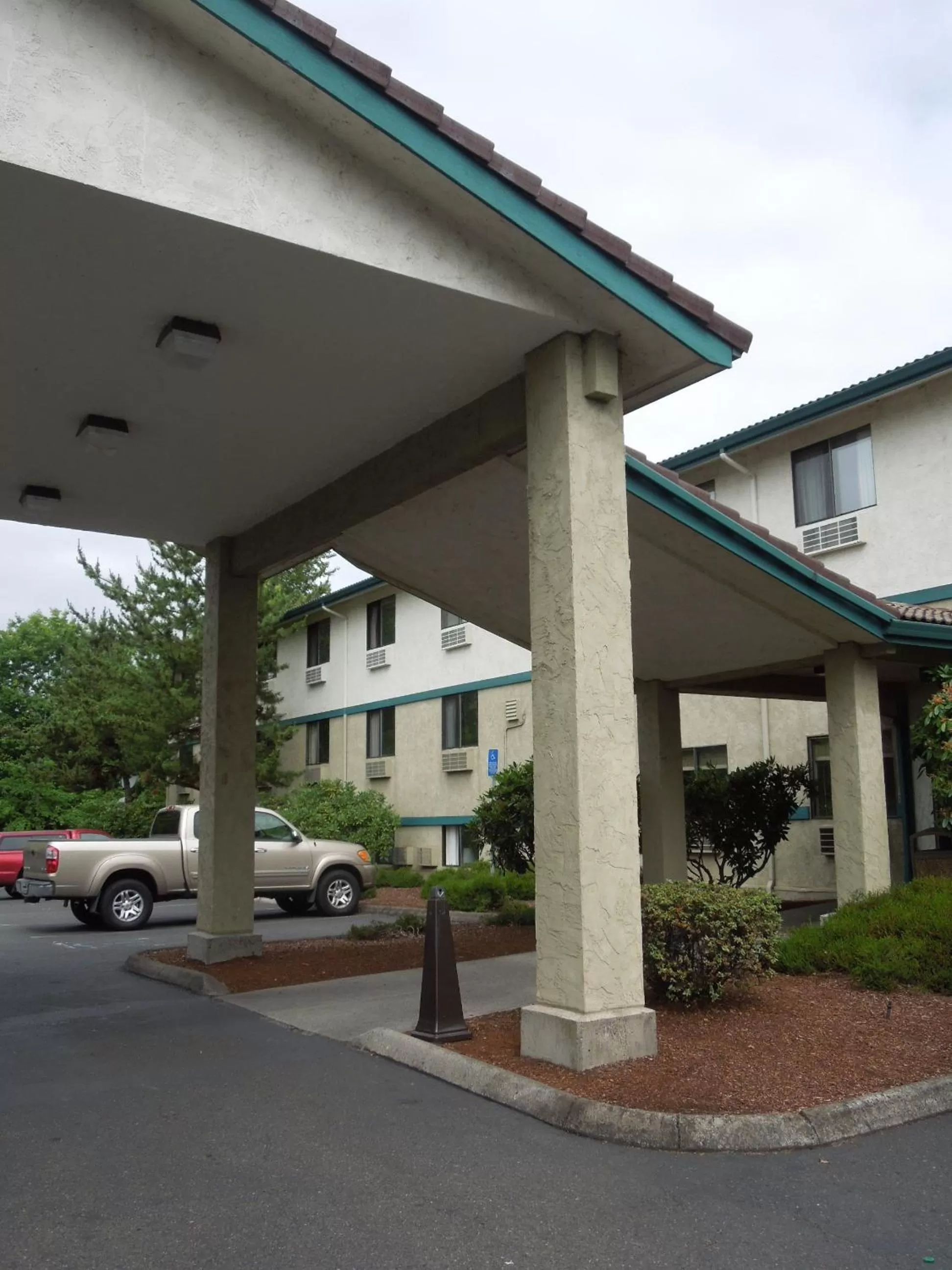 Facade/entrance in Super 8 by Wyndham Portland Airport