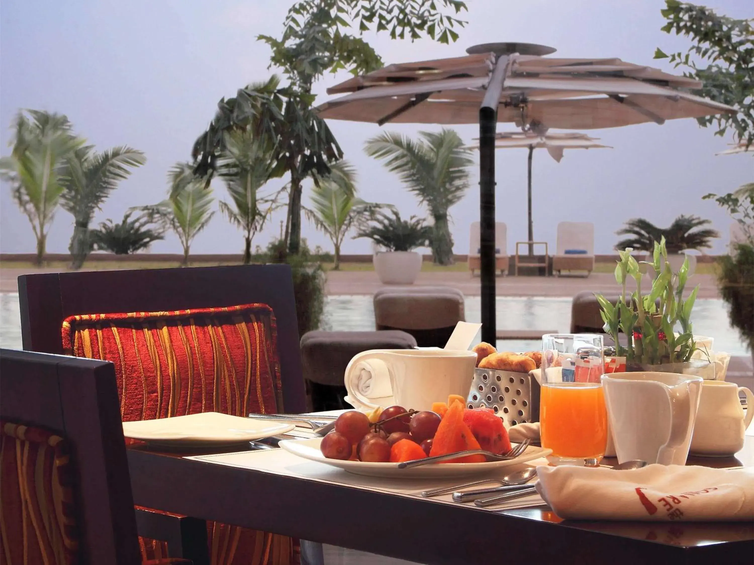 Restaurant/places to eat in Novotel Mumbai Juhu Beach