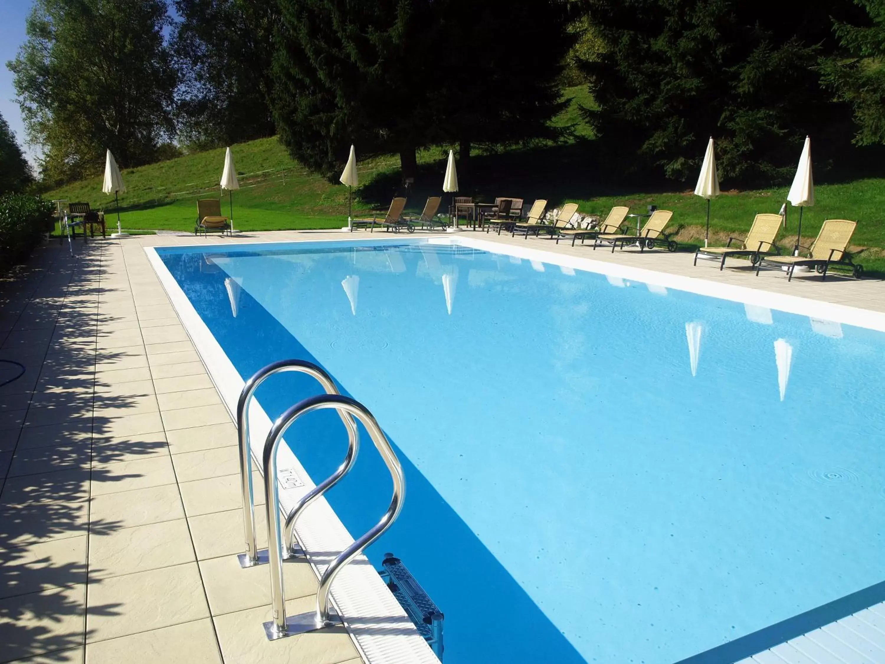 Facade/entrance, Swimming Pool in Romantikhotel Die Gersberg Alm