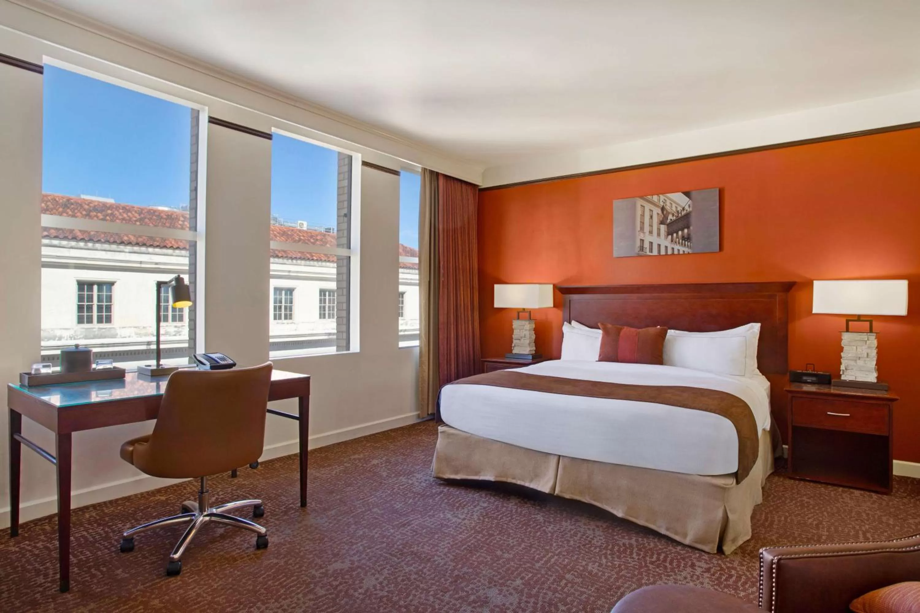 Bedroom, Bed in The Emily Morgan Hotel - A DoubleTree by Hilton