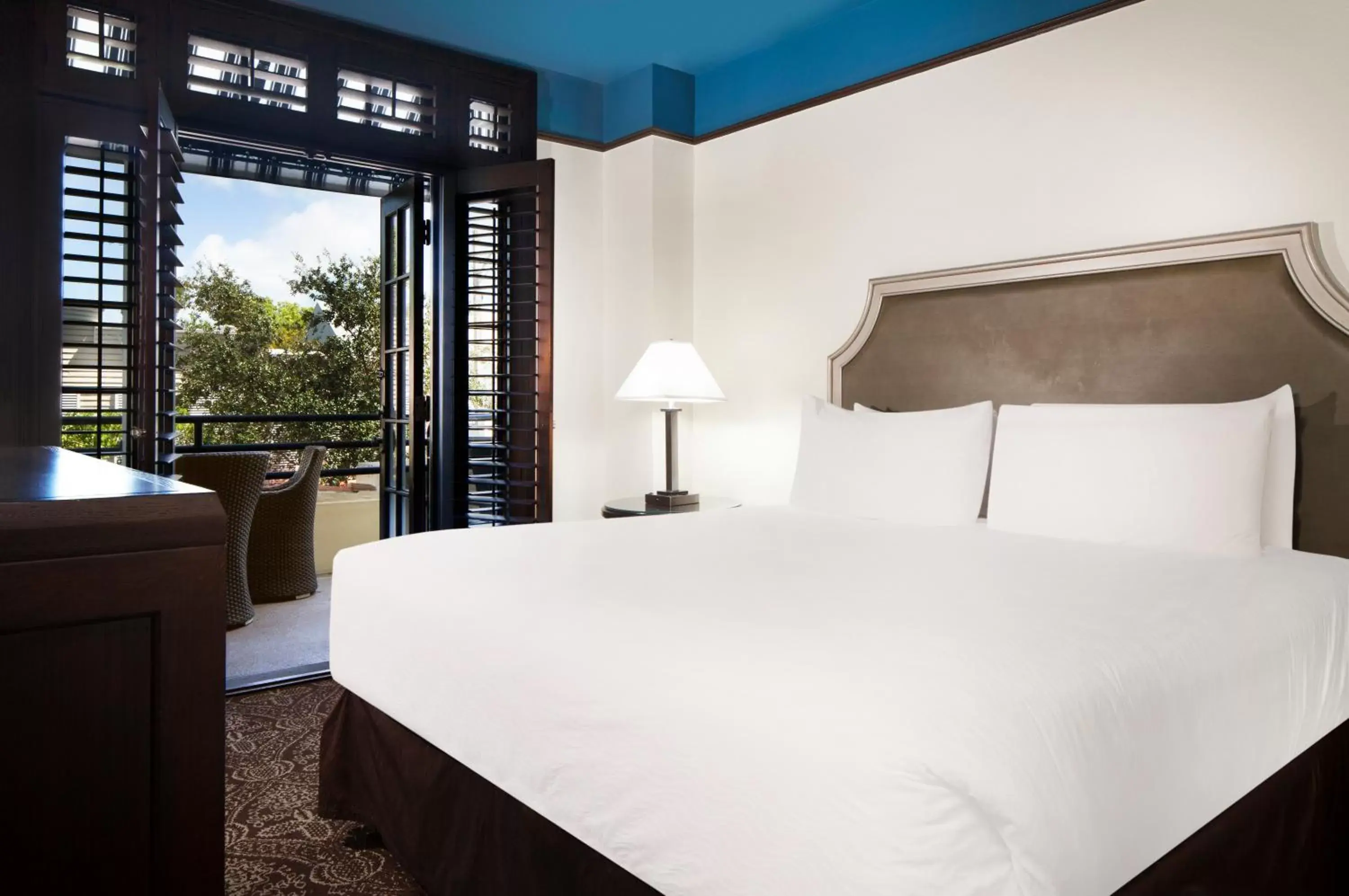 Bedroom, Bed in Crowne Plaza Key West-La Concha