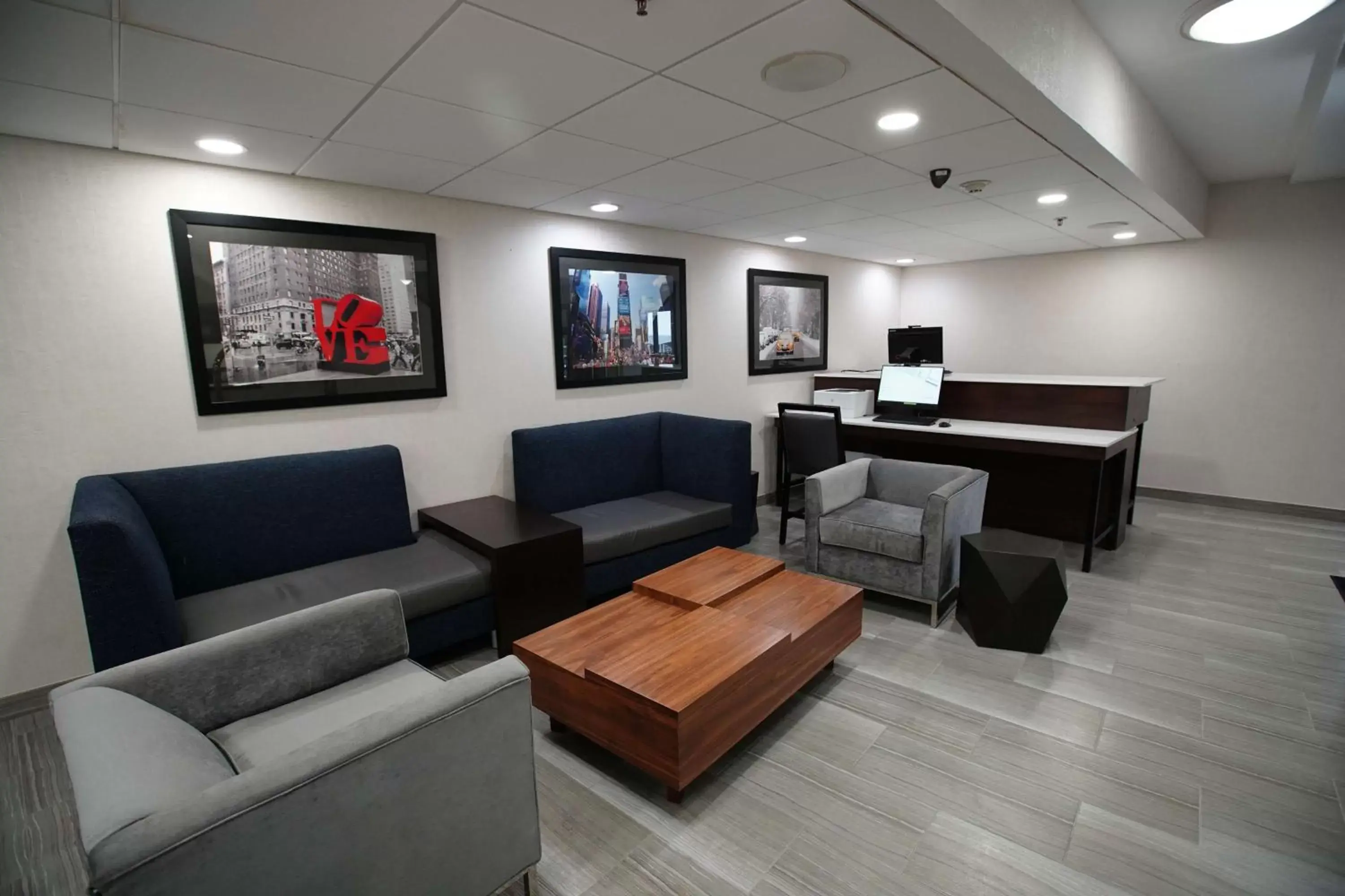Lobby or reception, Seating Area in Best Western Paramus Hotel & Suites