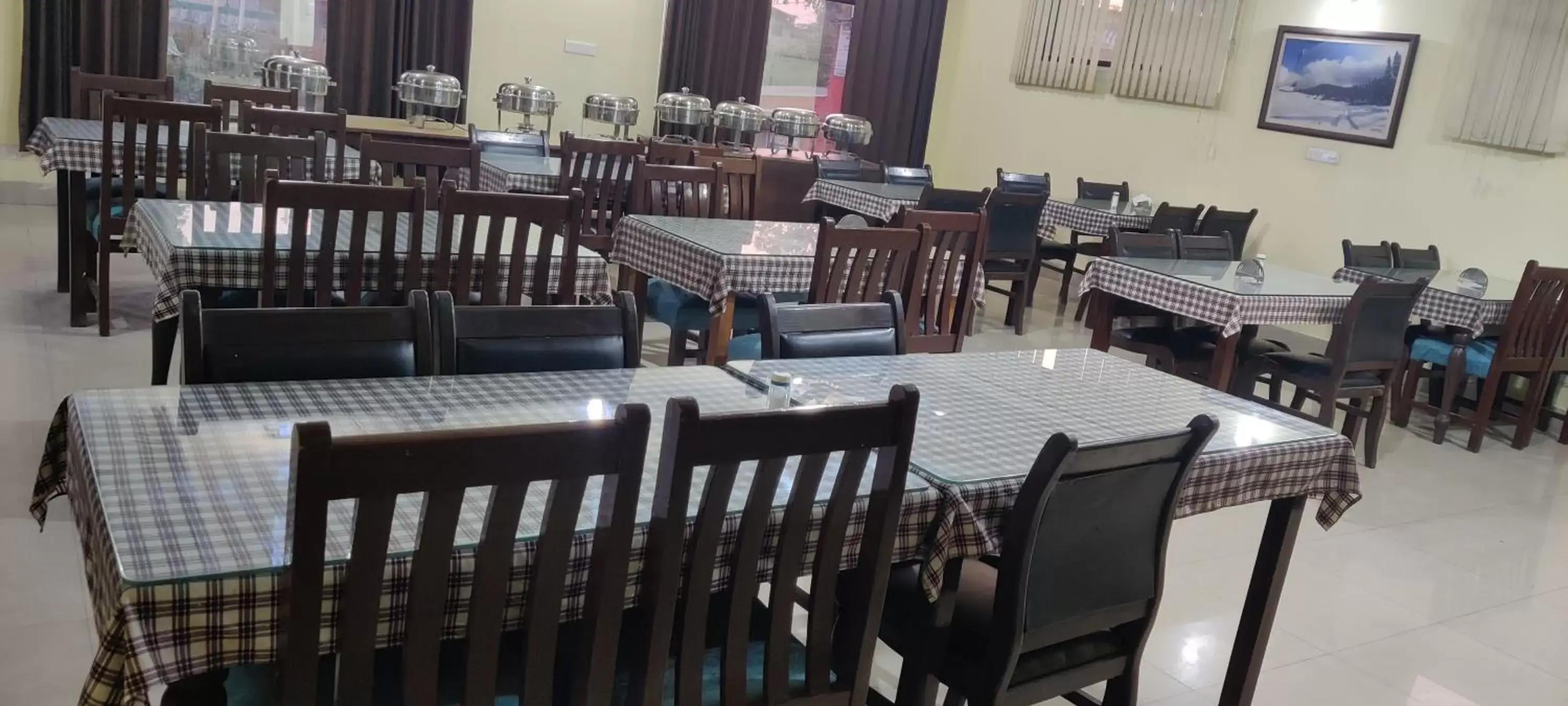 Restaurant/places to eat in Hotel curio's All seasons Restaurant/places to eat in Hotel curio's All seasons