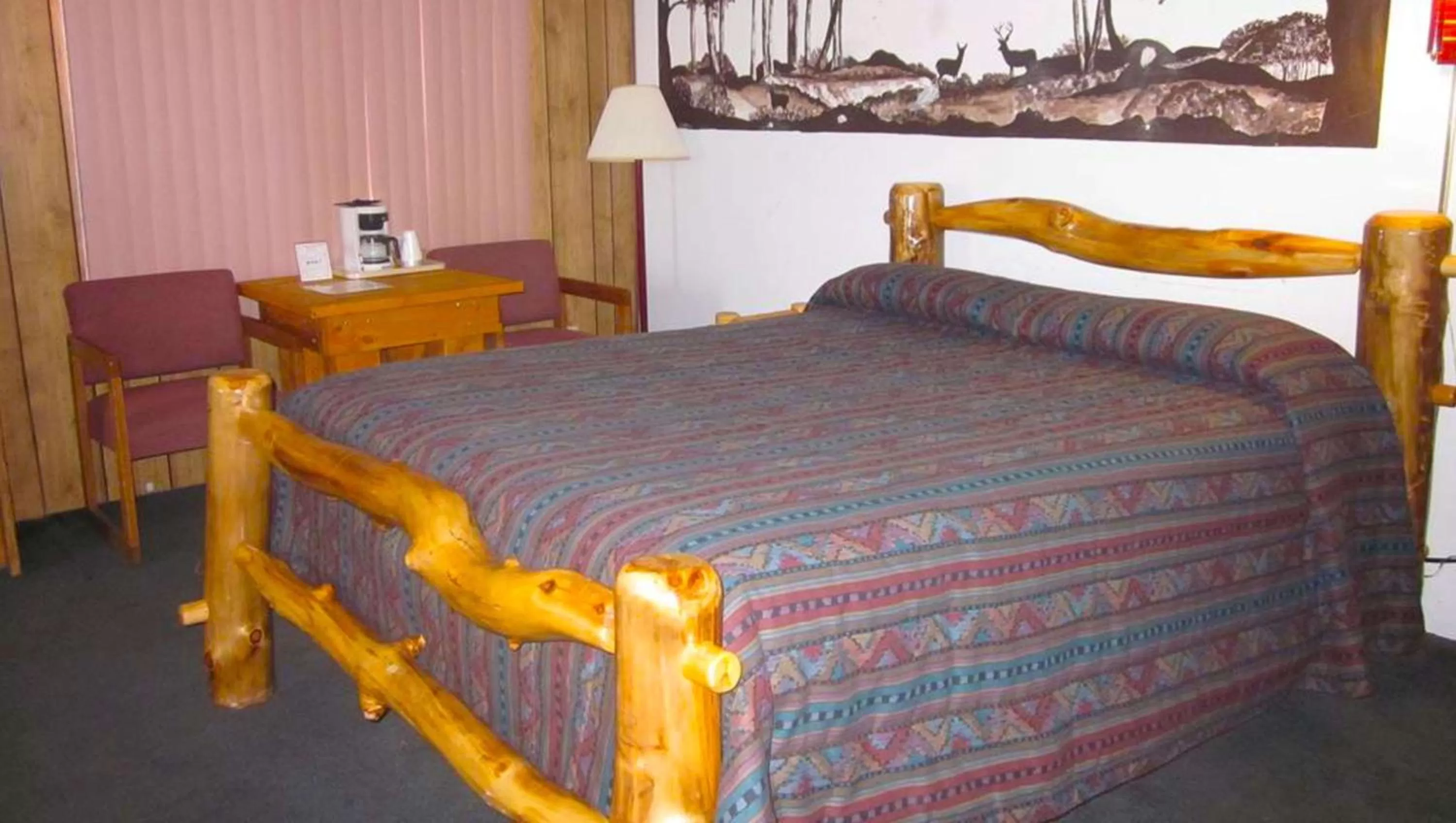 Photo of the whole room, Bed in Marianna Inn Panguitch