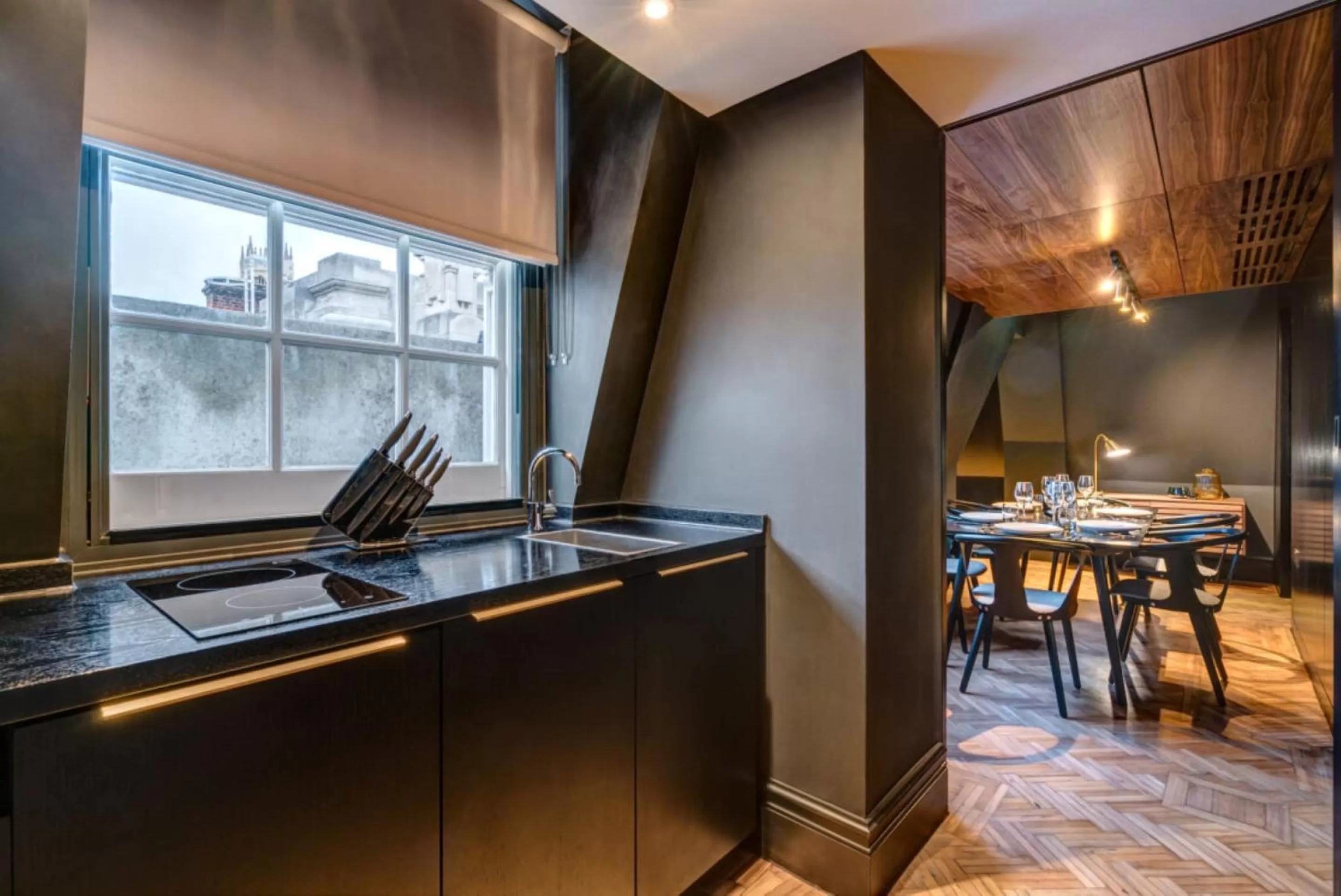 Kitchen or kitchenette in Apex Temple Court Hotel