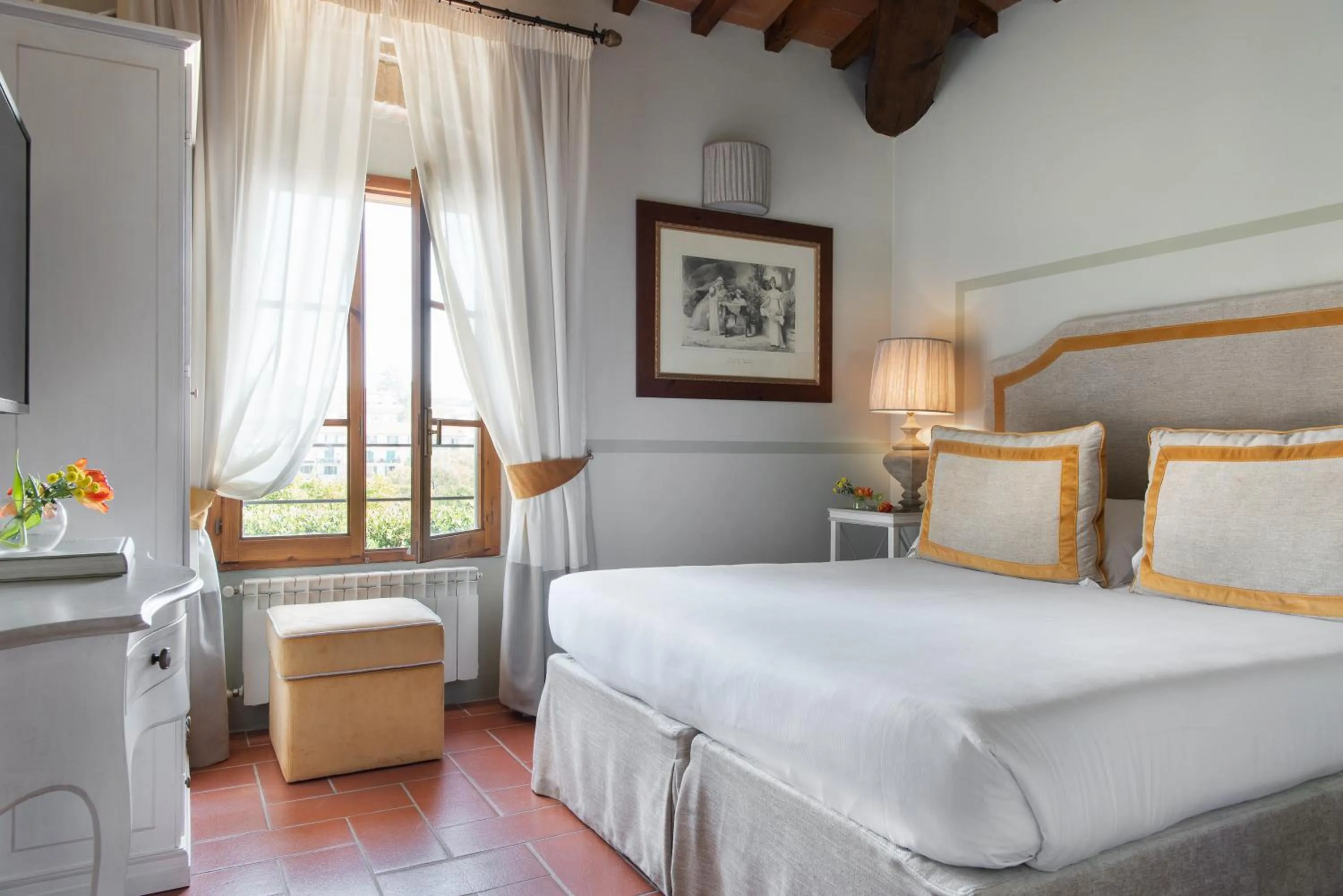Bedroom, Bed in Relais Villa Olmo - Place of Charme