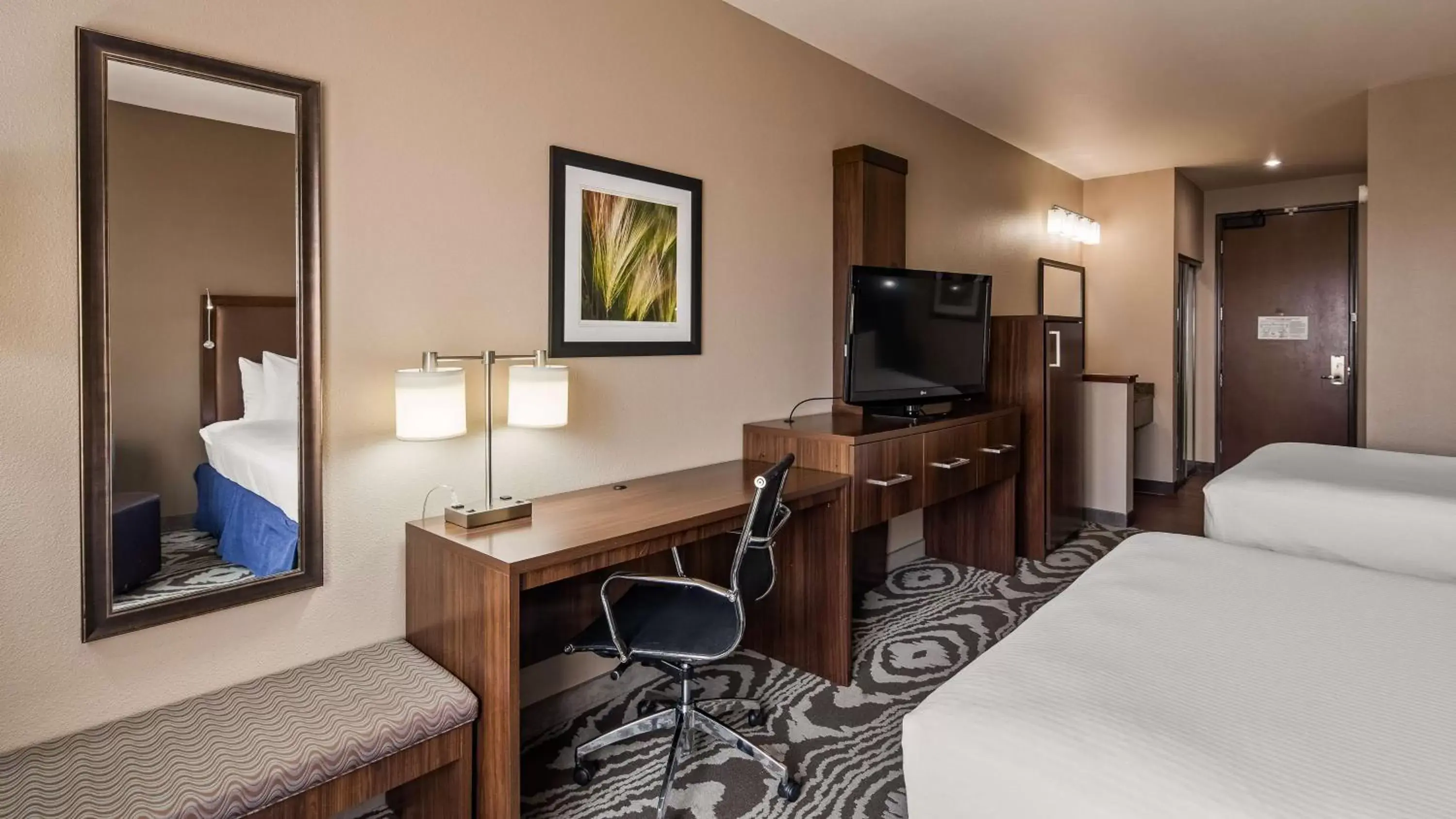 Photo of the whole room, TV/Entertainment Center in Best Western Plus Williston Hotel & Suites