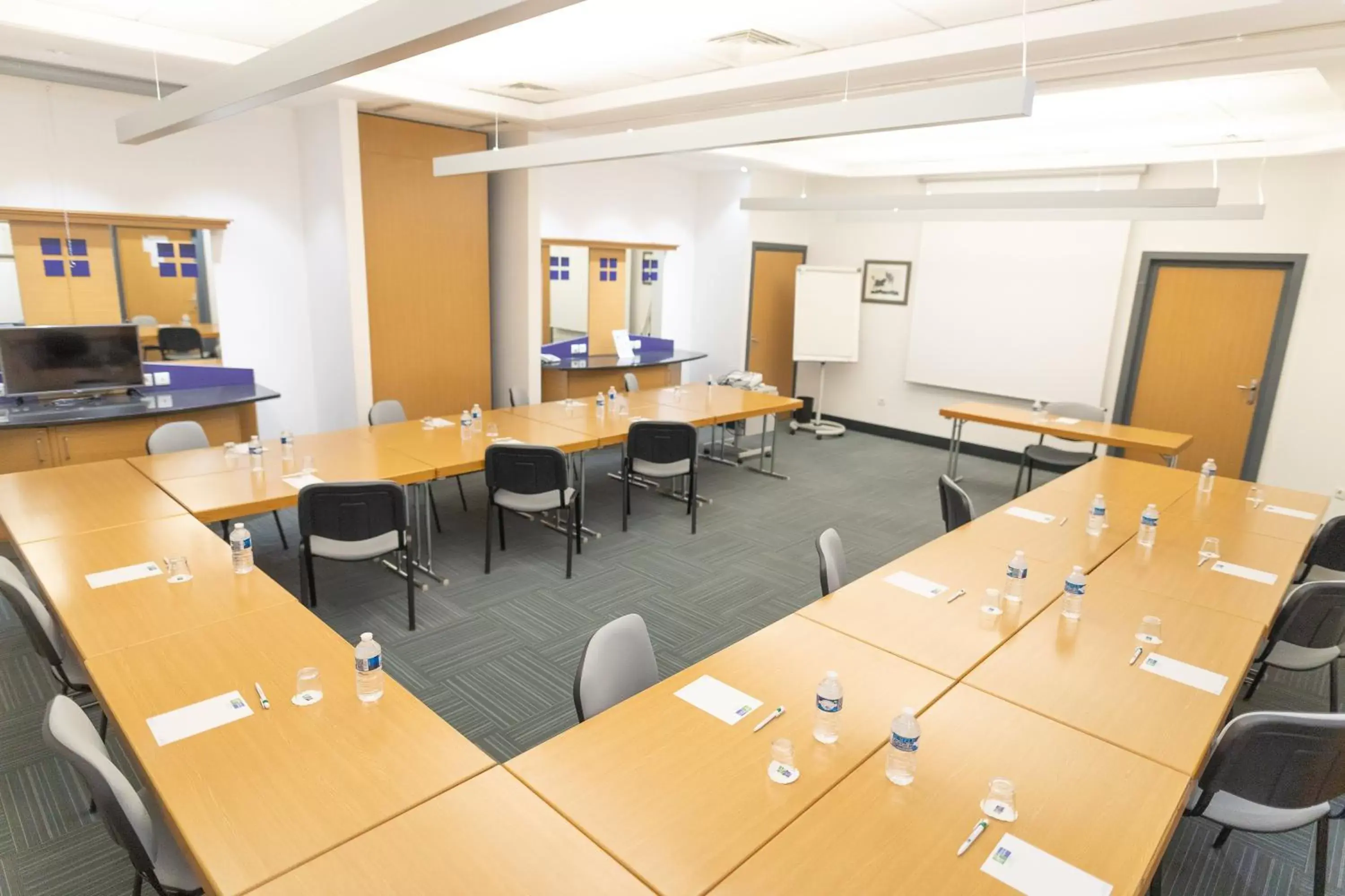 Meeting/conference room in Holiday Inn Express Arras, an IHG Hotel