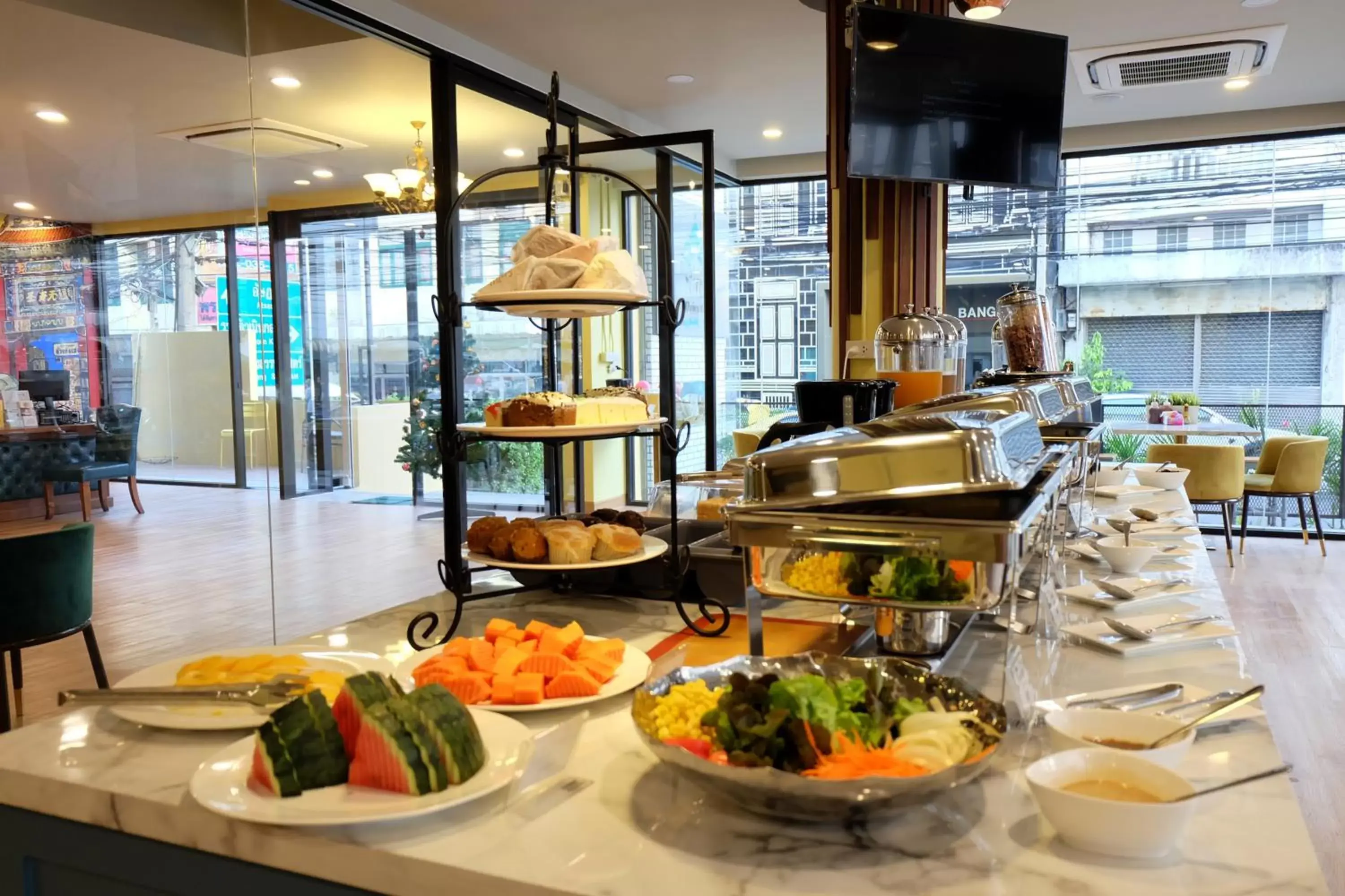Food and drinks in Siri Oriental Bangkok Hotel - SHA Extra Plus