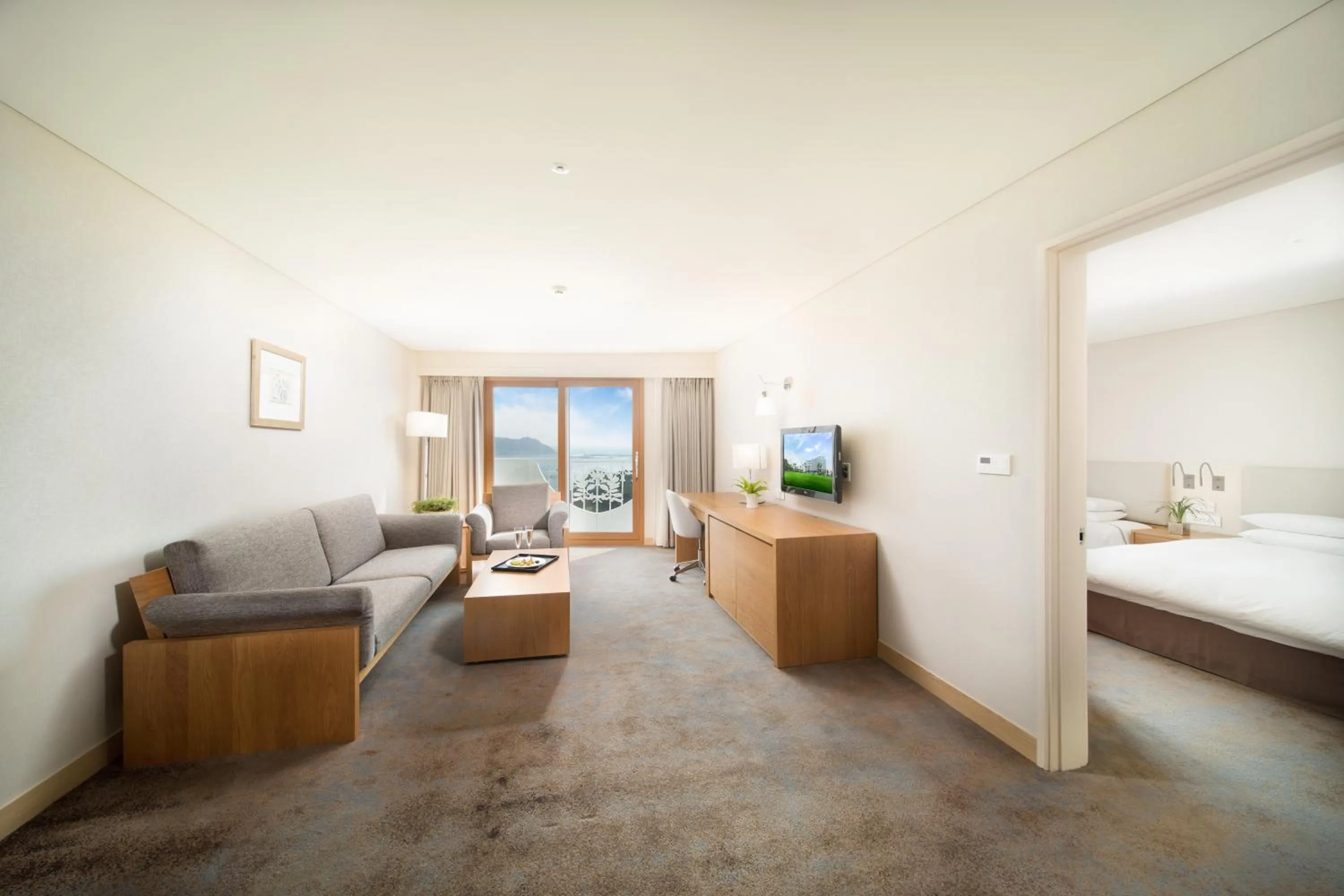 Living room, Bed in Seogwipo KAL Hotel