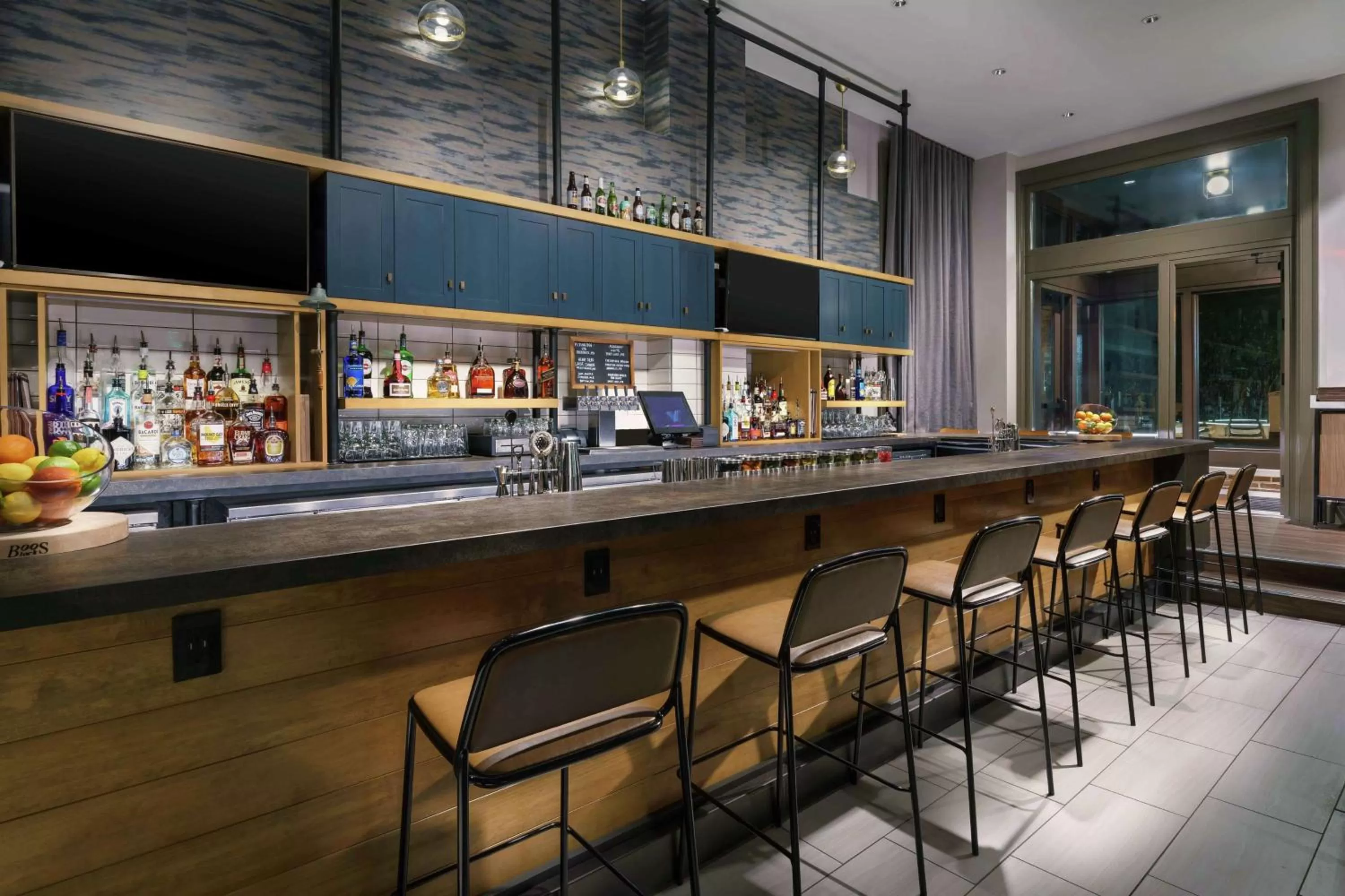 Lounge or bar in Hilton Garden Inn Annapolis Downtown