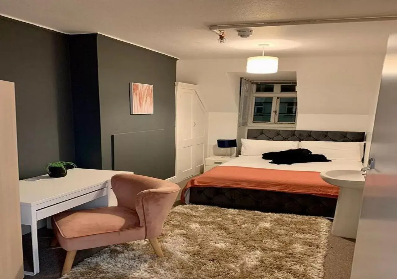 Bedroom, Dining Area in Mollyinn Central Brighton