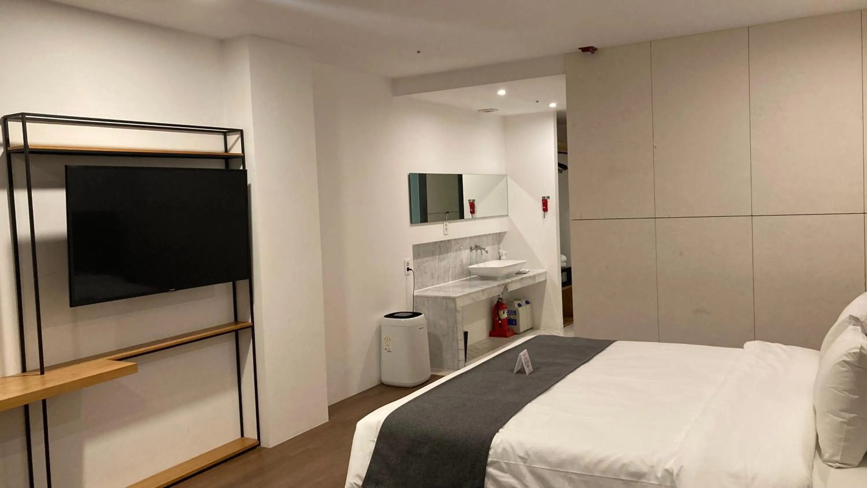 Bed in Hotel Noblestay