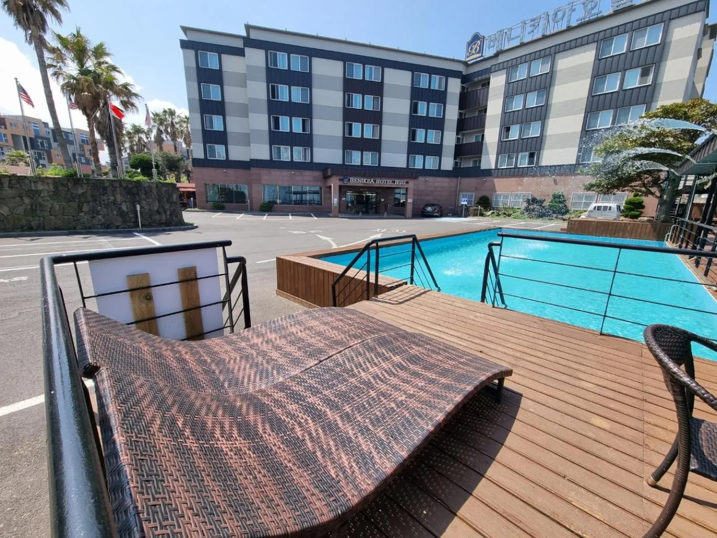 Swimming pool in Benikea Hotel Jeju