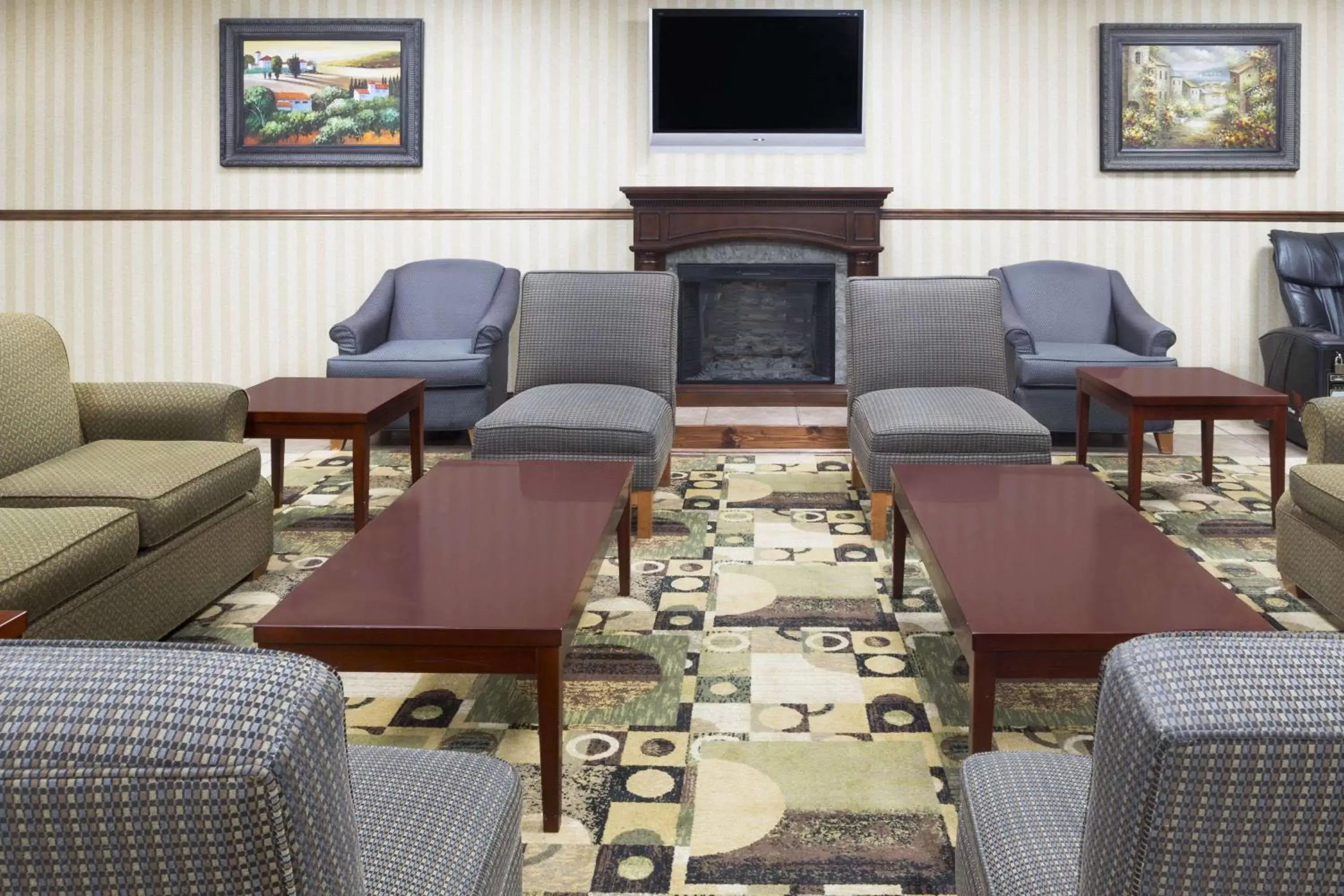 Lobby or reception, Seating Area in Days Inn by Wyndham Columbus-North Fort Benning