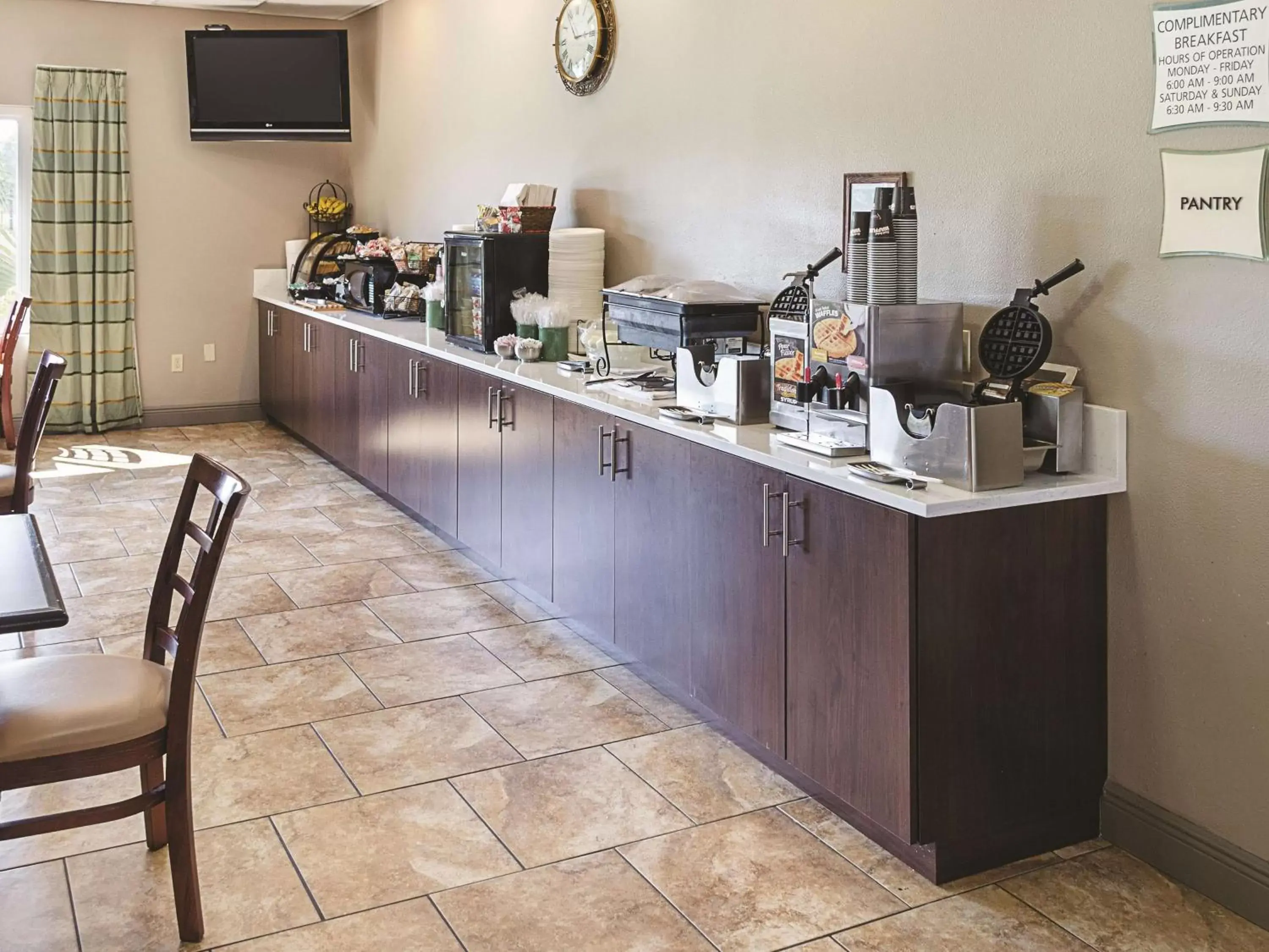 Restaurant/places to eat in La Quinta by Wyndham Biloxi Restaurant/places to eat in La Quinta by Wyndham Biloxi