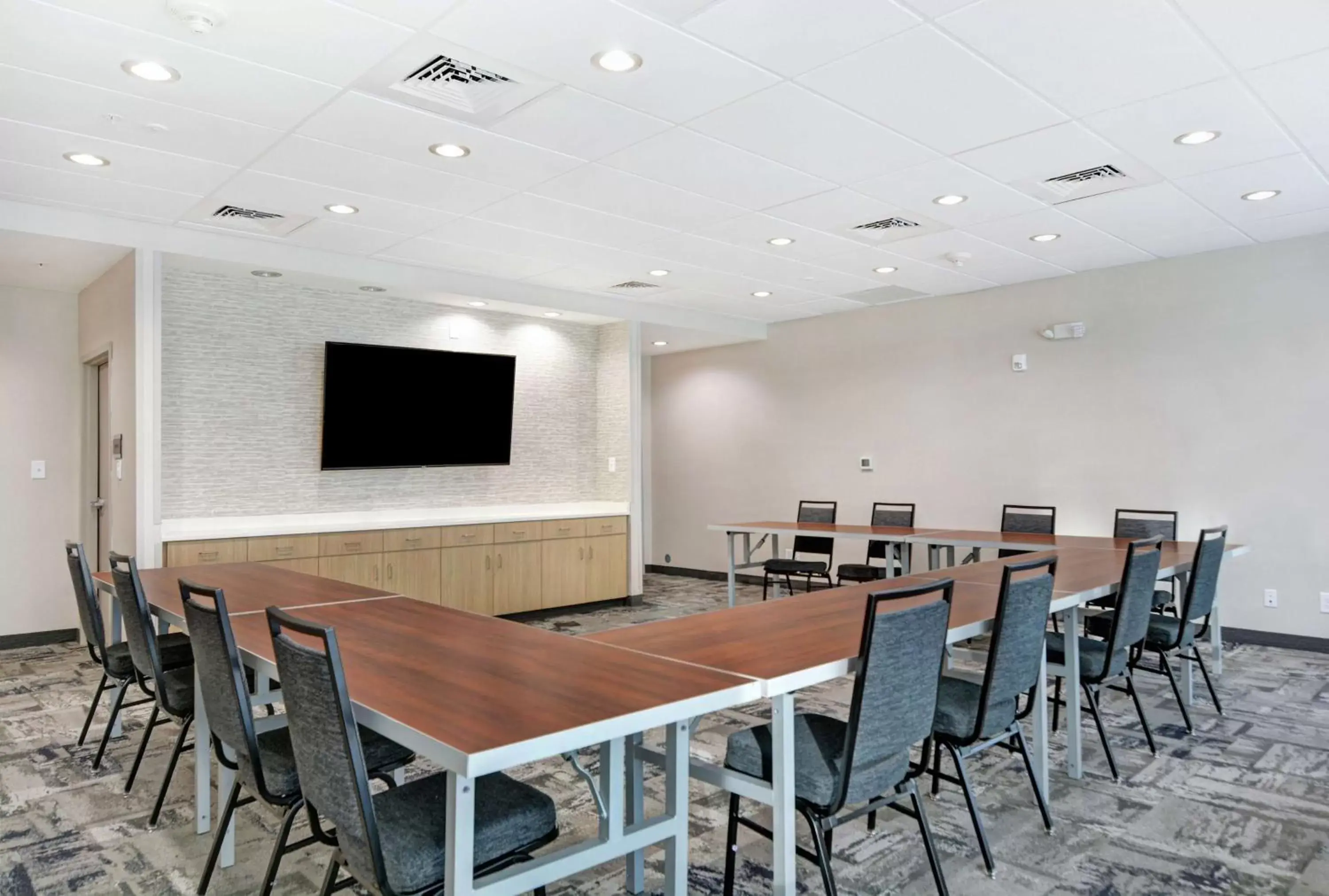 Meeting/conference room in Home2 Suites By Hilton Raleigh Durham Airport RTP