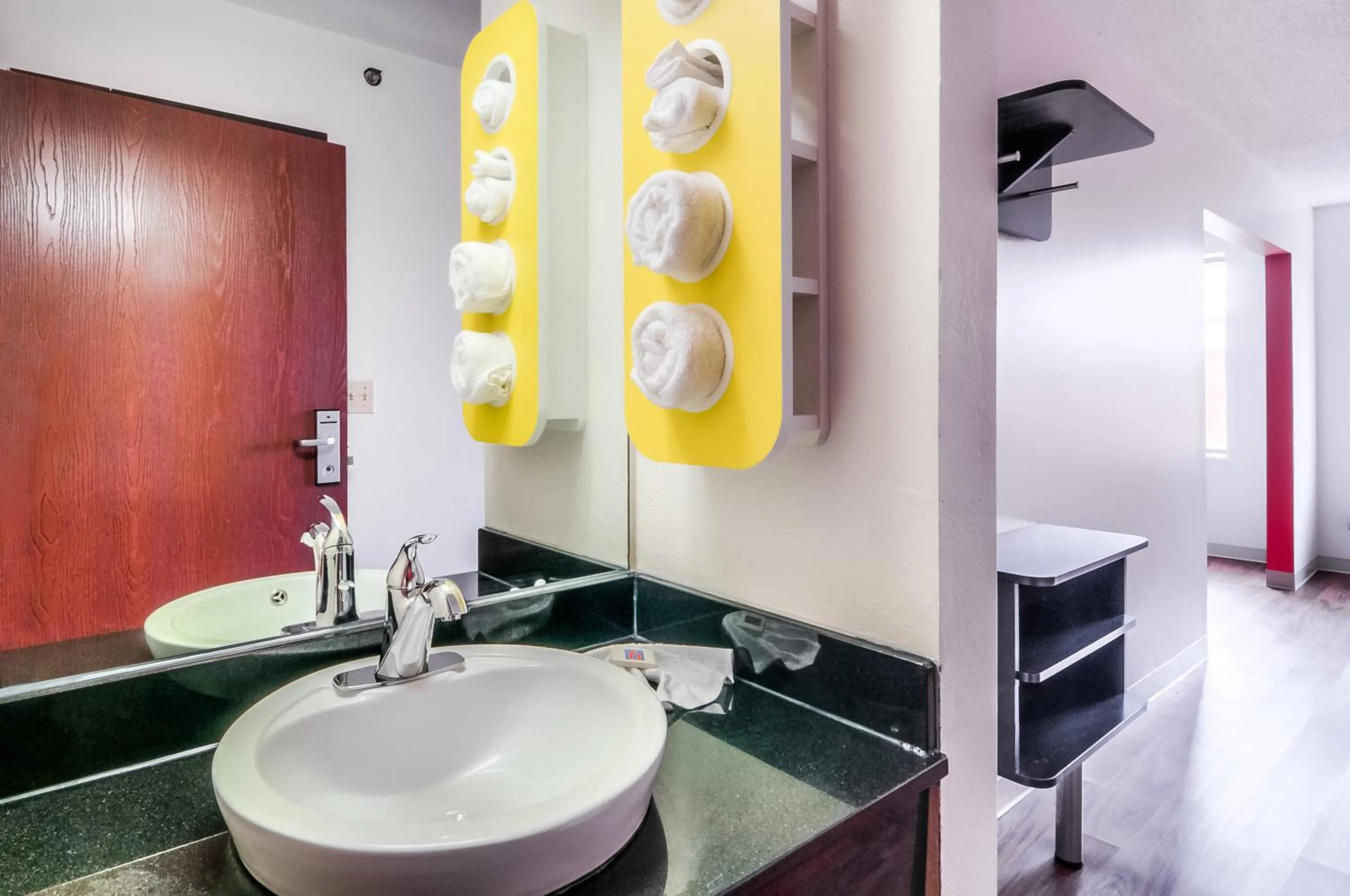 Bathroom in Motel 6-Lansing, IL - Chicago South