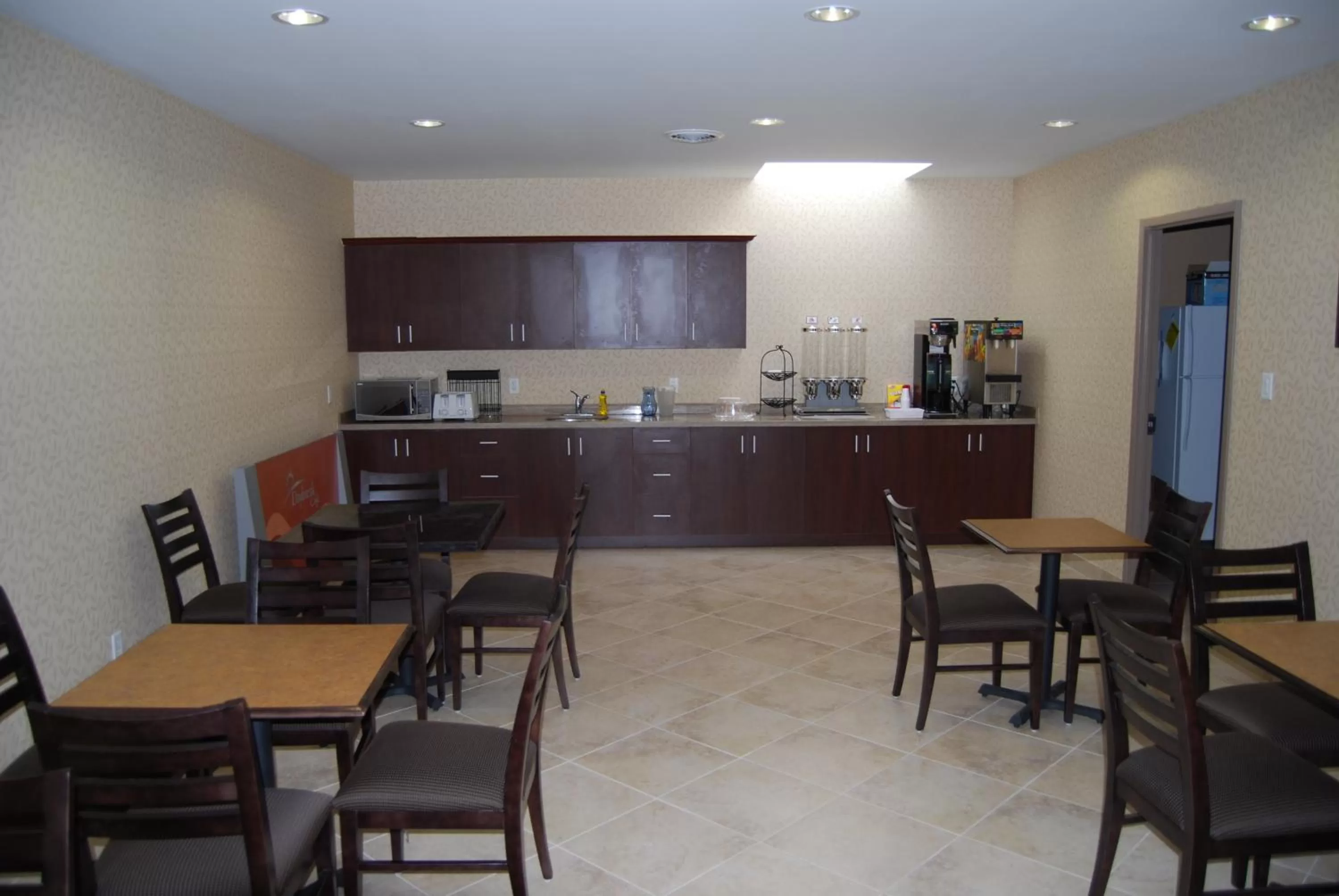 Restaurant/places to eat in Days Inn by Wyndham Brampton