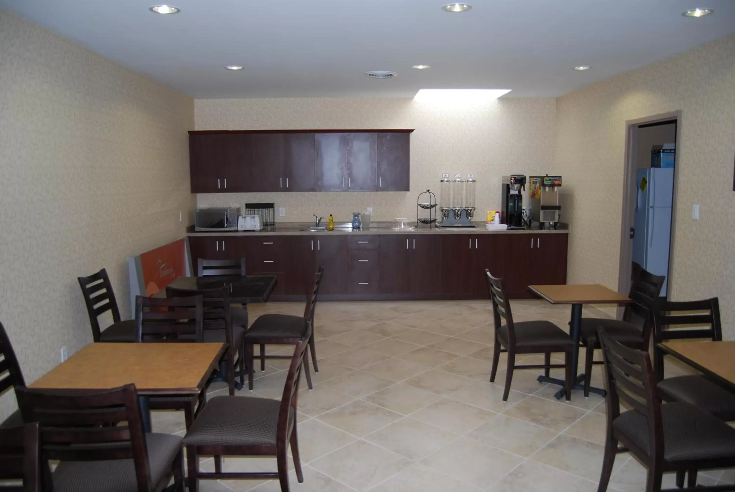 Restaurant/places to eat in Days Inn by Wyndham Brampton Restaurant/places to eat in Days Inn by Wyndham Brampton