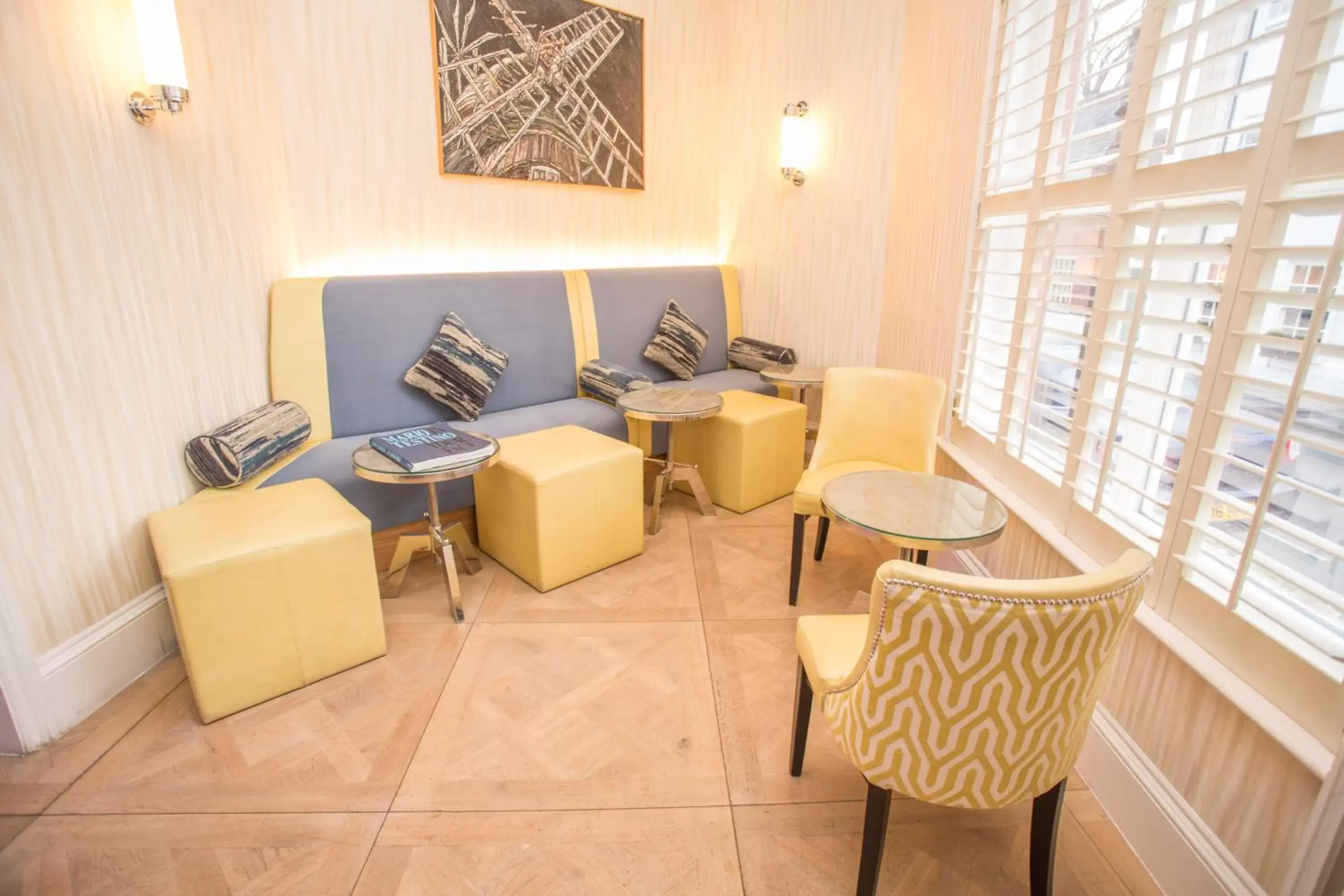 Lounge or bar, Seating Area in Harbour Hotel Chichester