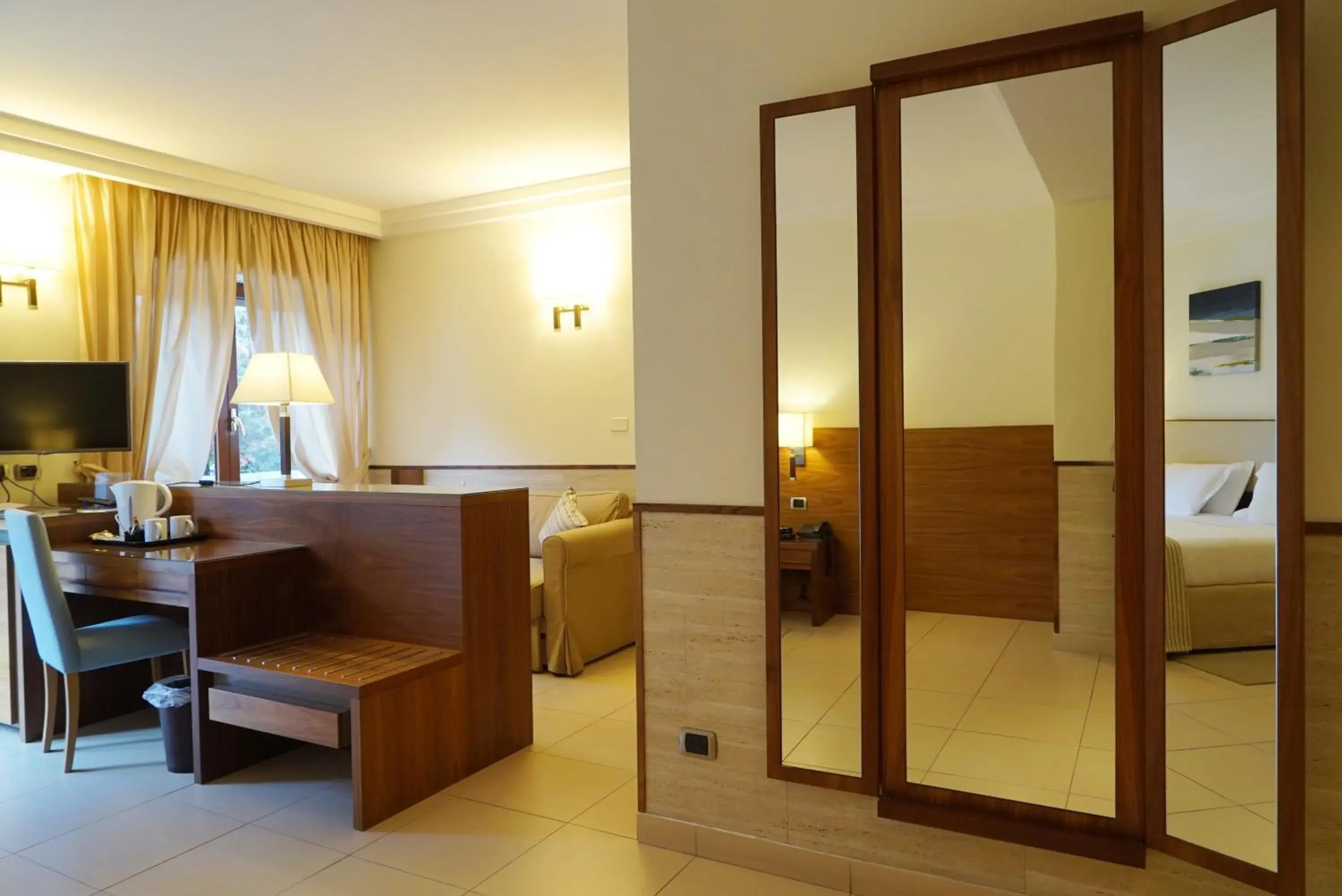 Seating area, Bathroom in Suites & Residence Hotel