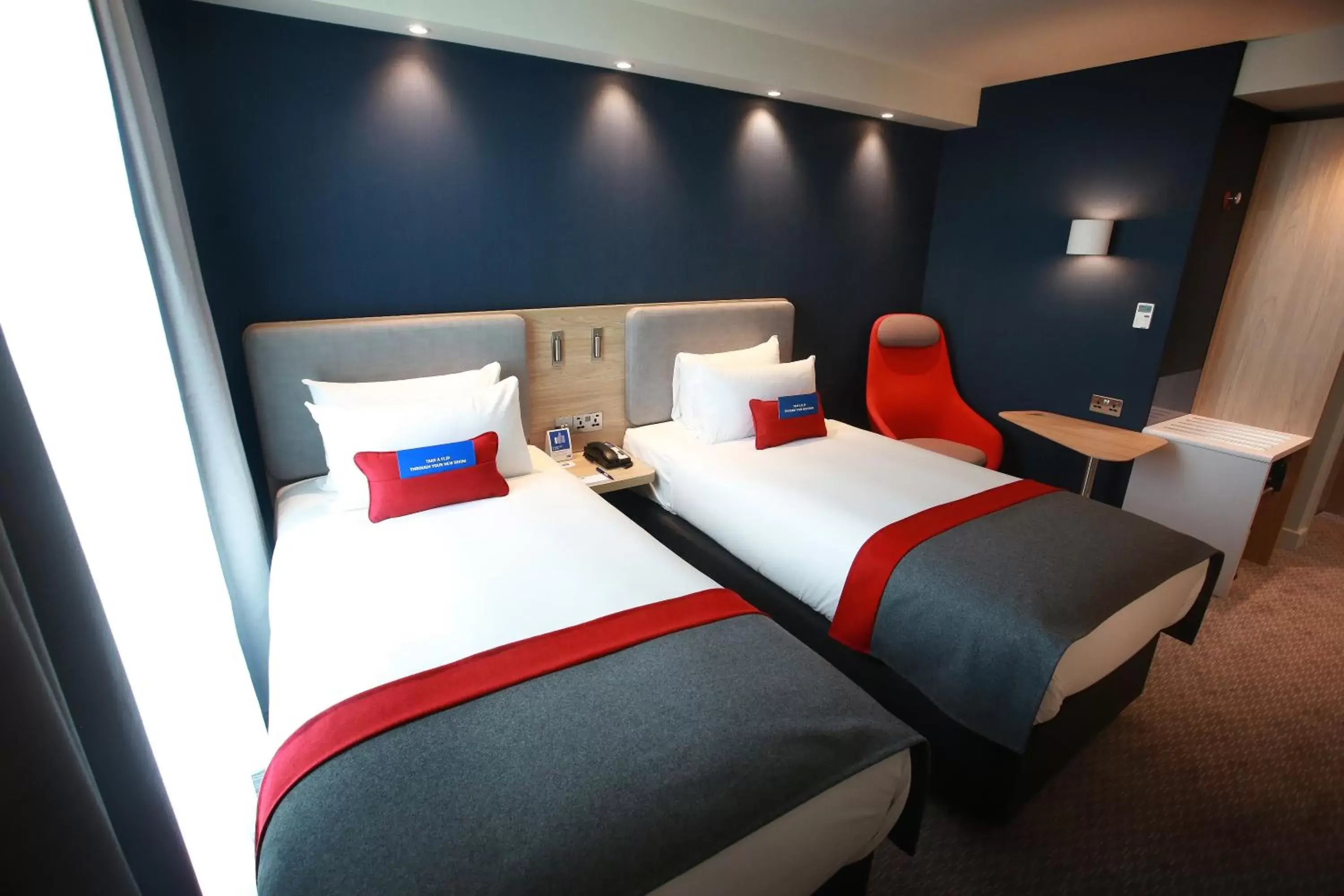 Photo of the whole room, Bed in Holiday Inn Express - Manchester - TRAFFORDCITY, an IHG Hotel