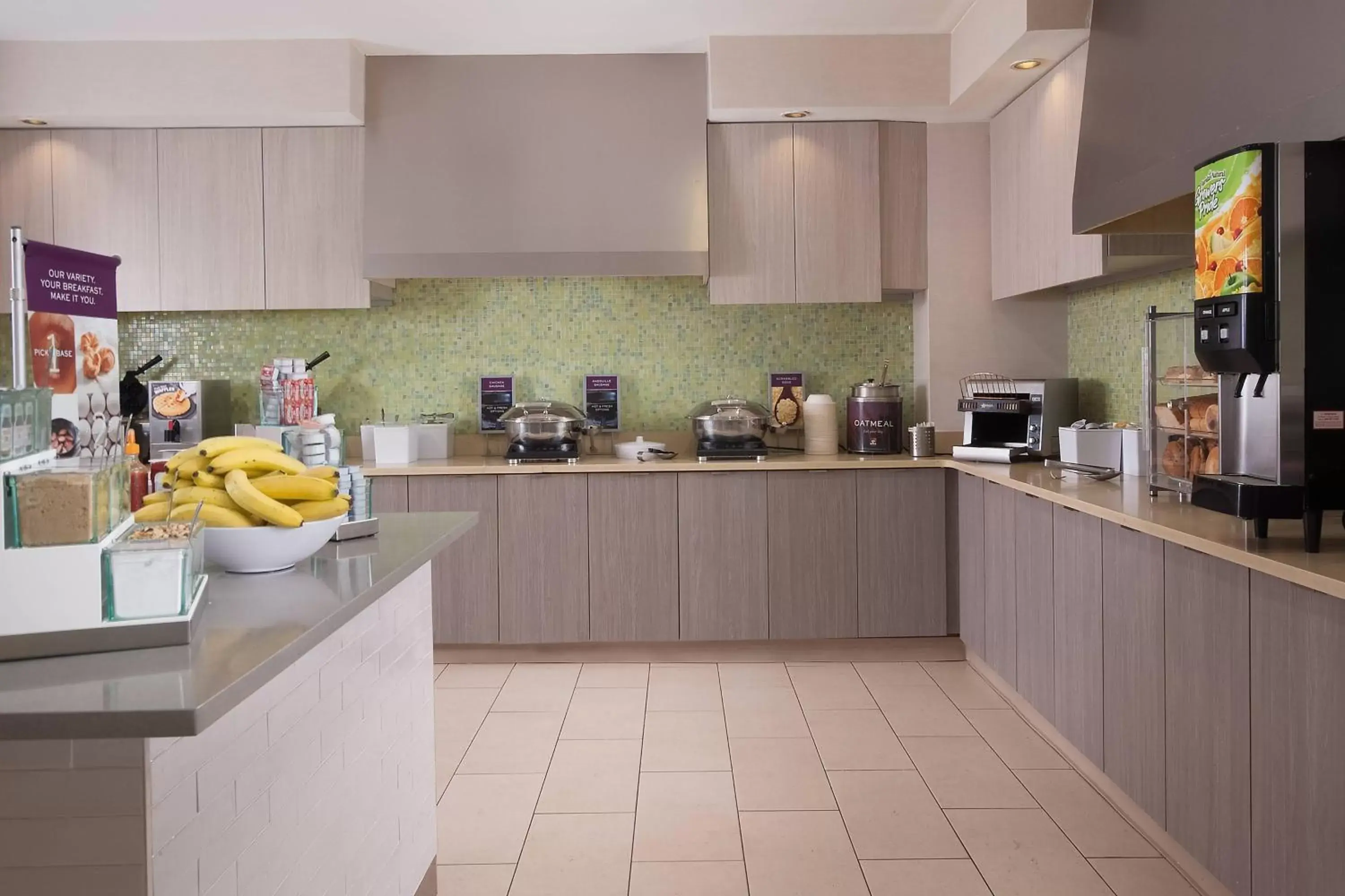 Breakfast, Kitchen/Kitchenette in Residence Inn Fort Myers Sanibel