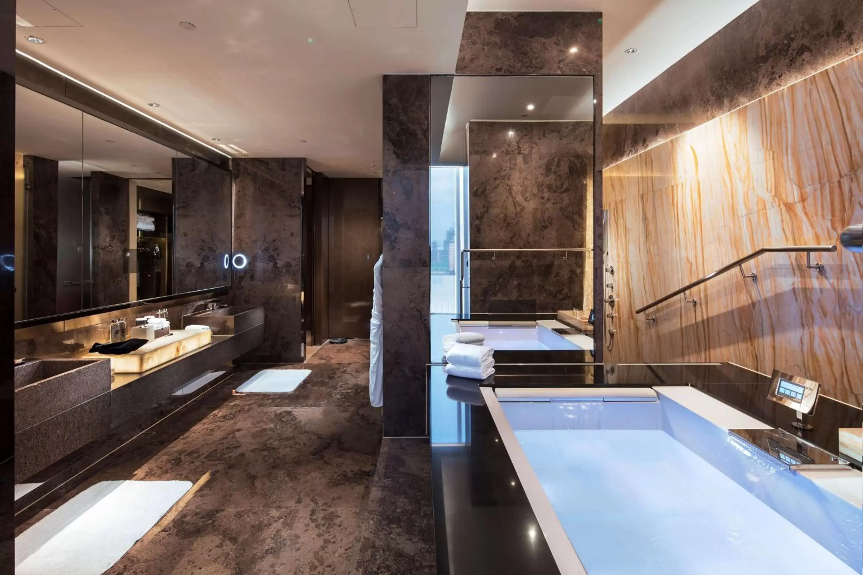 Bathroom in Hilton Guangzhou Tianhe