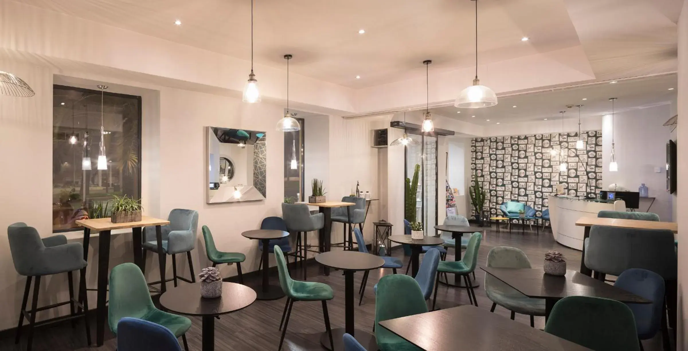 Lobby or reception in Hôtel Relais Acropolis Lobby or reception in Hôtel Relais Acropolis