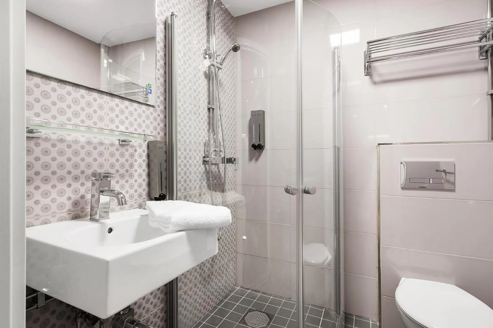 Shower in Hotel Point