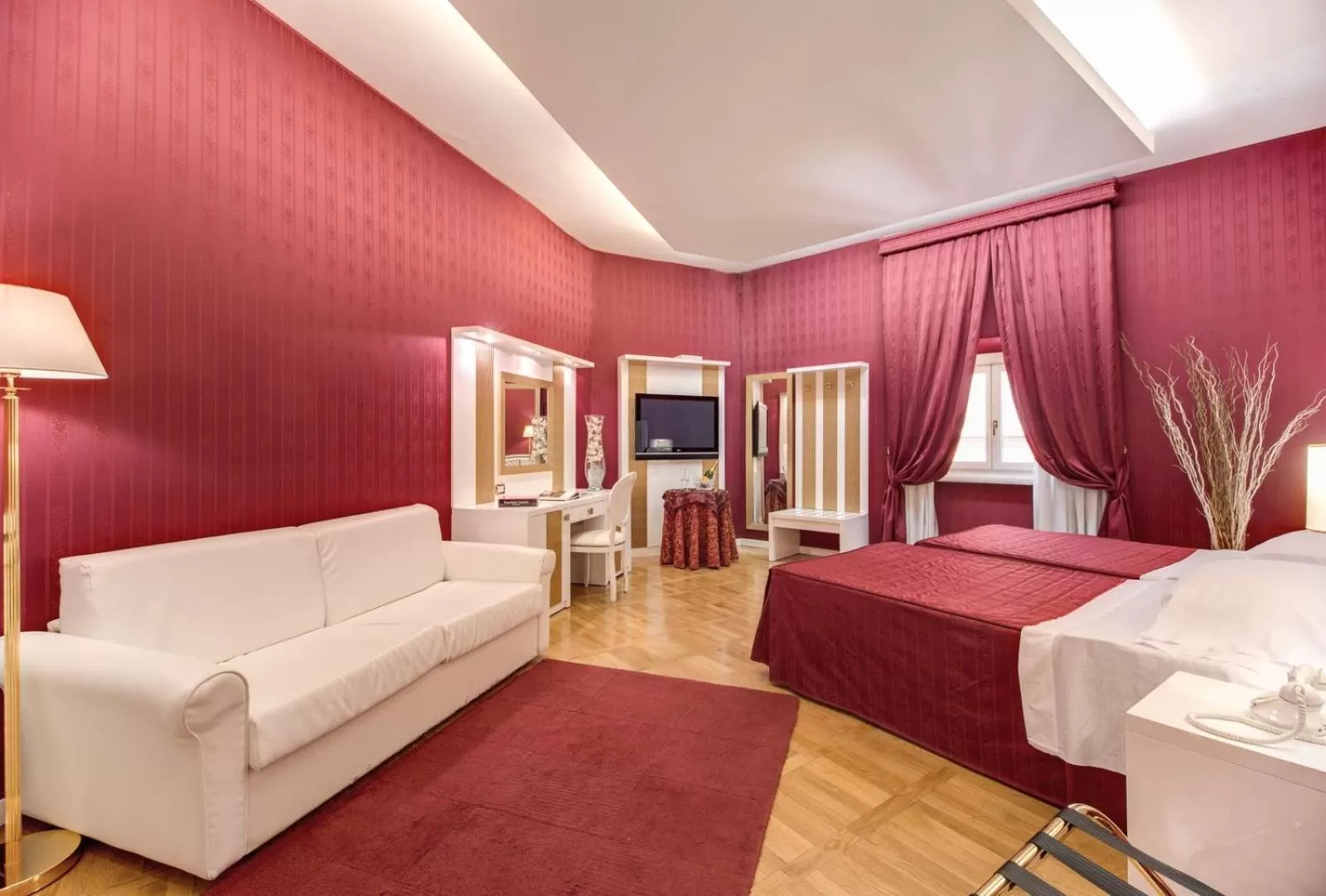 Junior Suite in Relais Fontana Di Trevi Hotel
