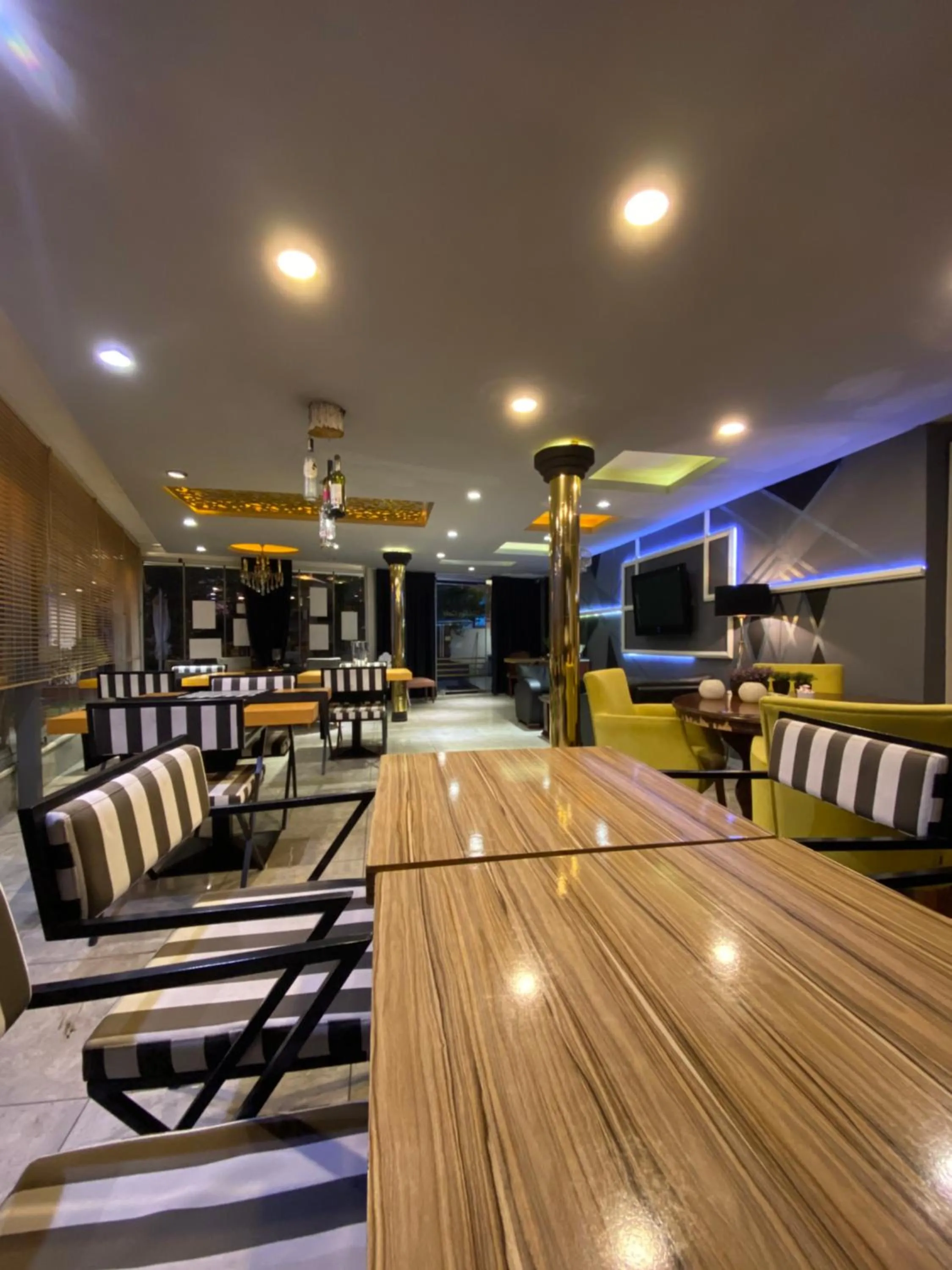 Restaurant/places to eat in Golden Gate Hotel Topkapı