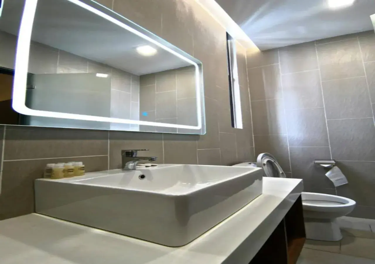 Bathroom in Roxy Hotel Padungan