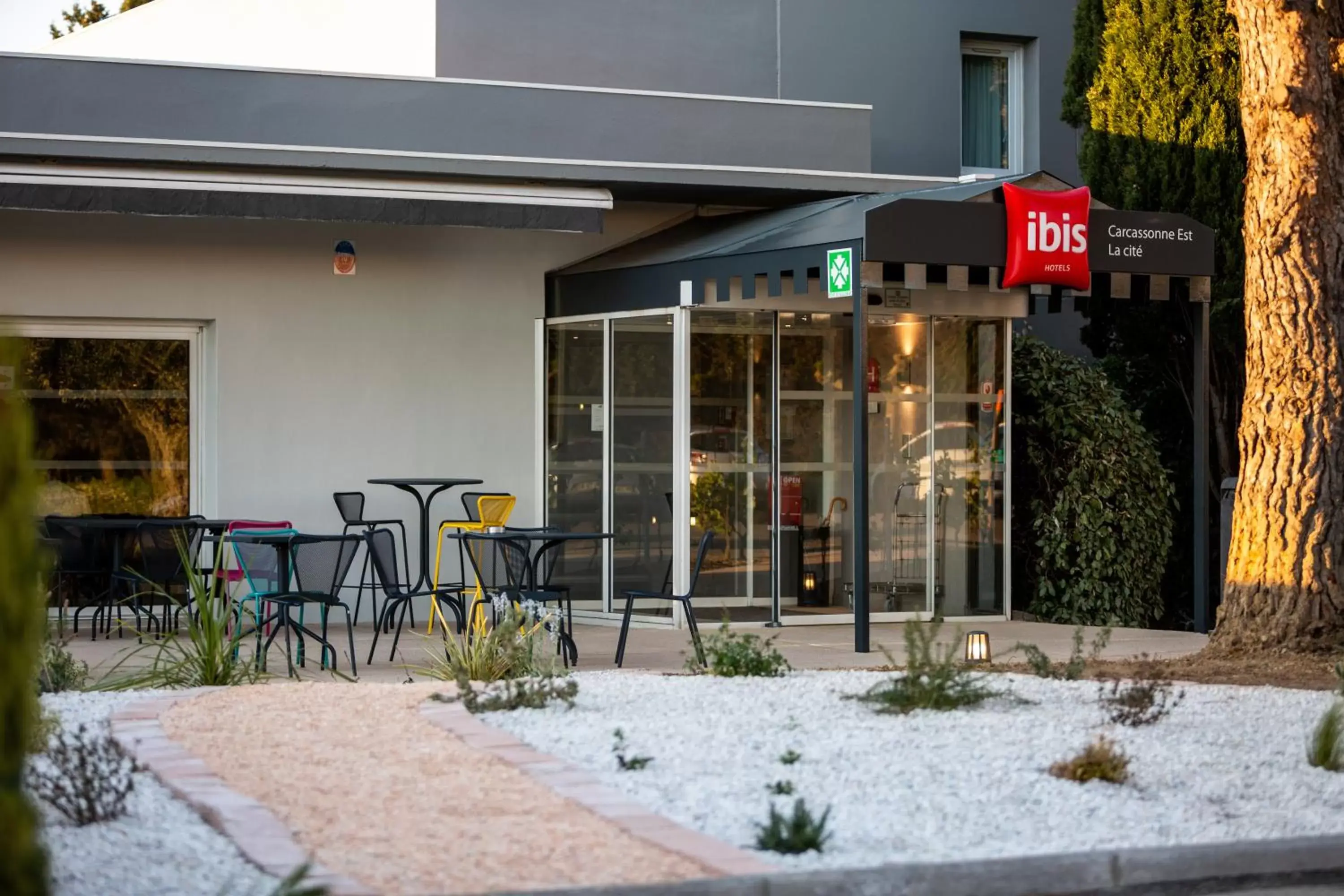 Patio in ibis Carcassonne Est la Cité