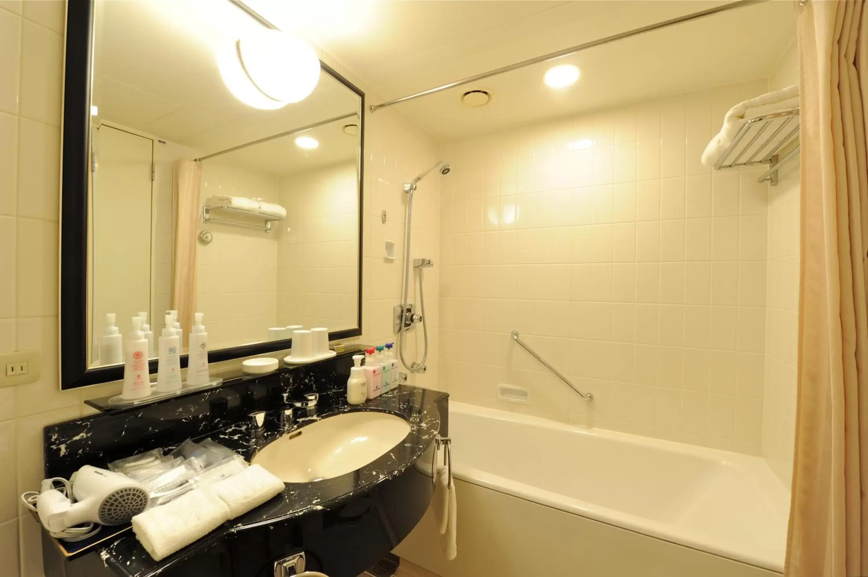 Shower, Bathroom in Hotel Metropolitan Morioka New Wing