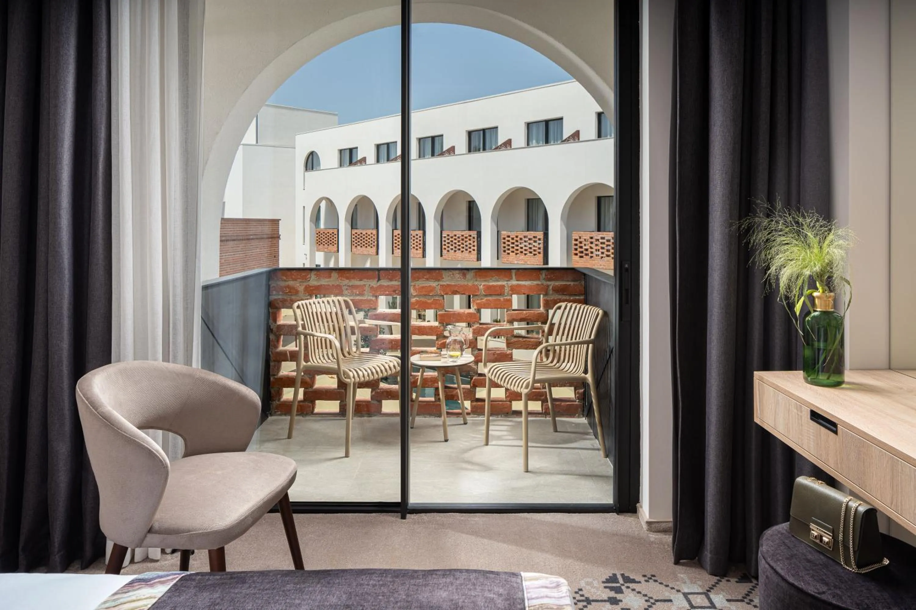 Seating area in Mercure Conacul Cozieni