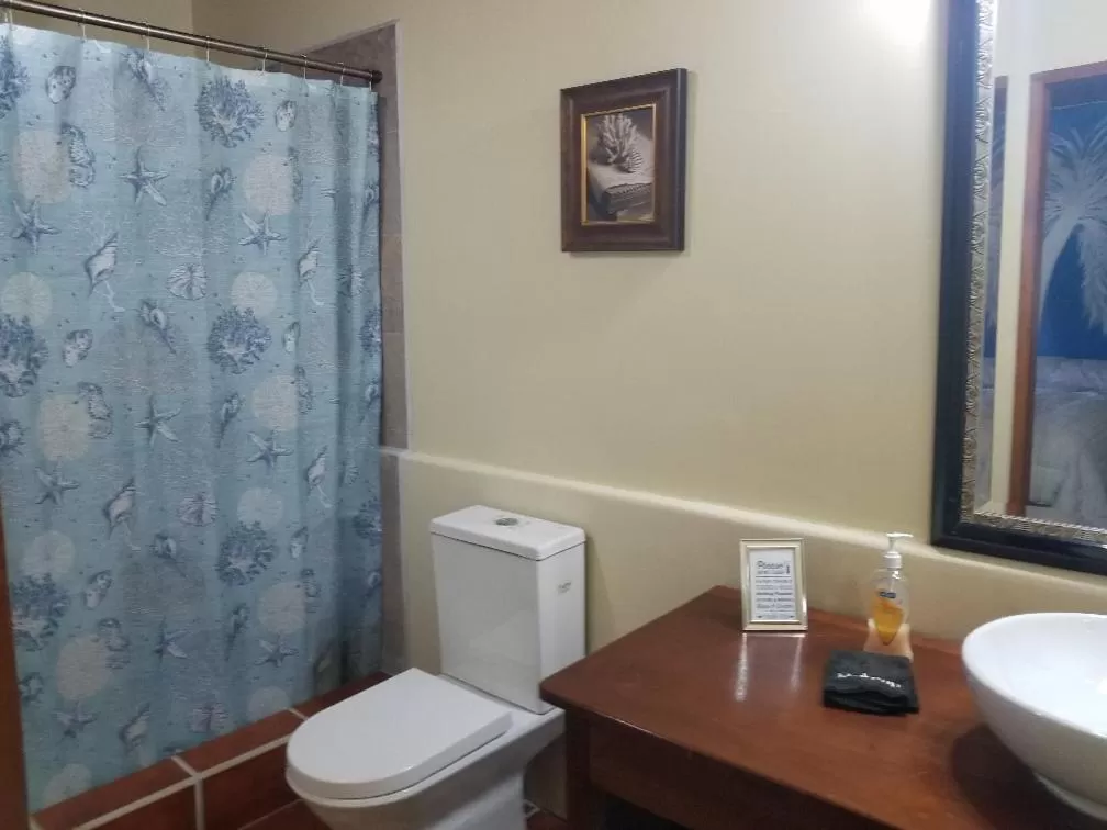 Bathroom in The BNB on Triggerfish Close to the airport