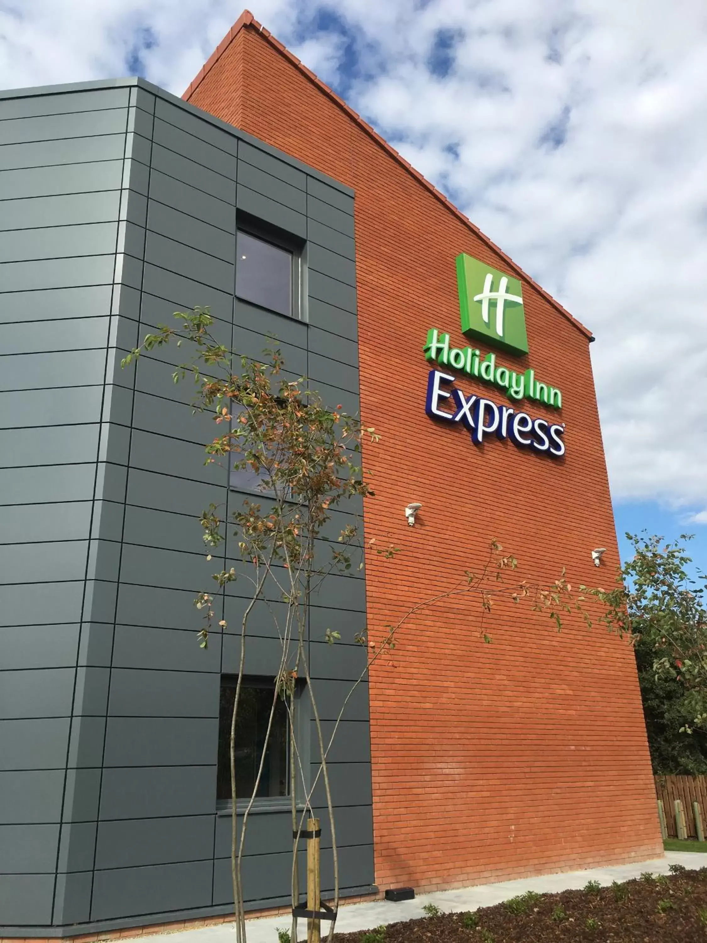 Property building in Holiday Inn Express St. Albans - M25, Jct.22 Property building in Holiday Inn Express St. Albans - M25, Jct.22