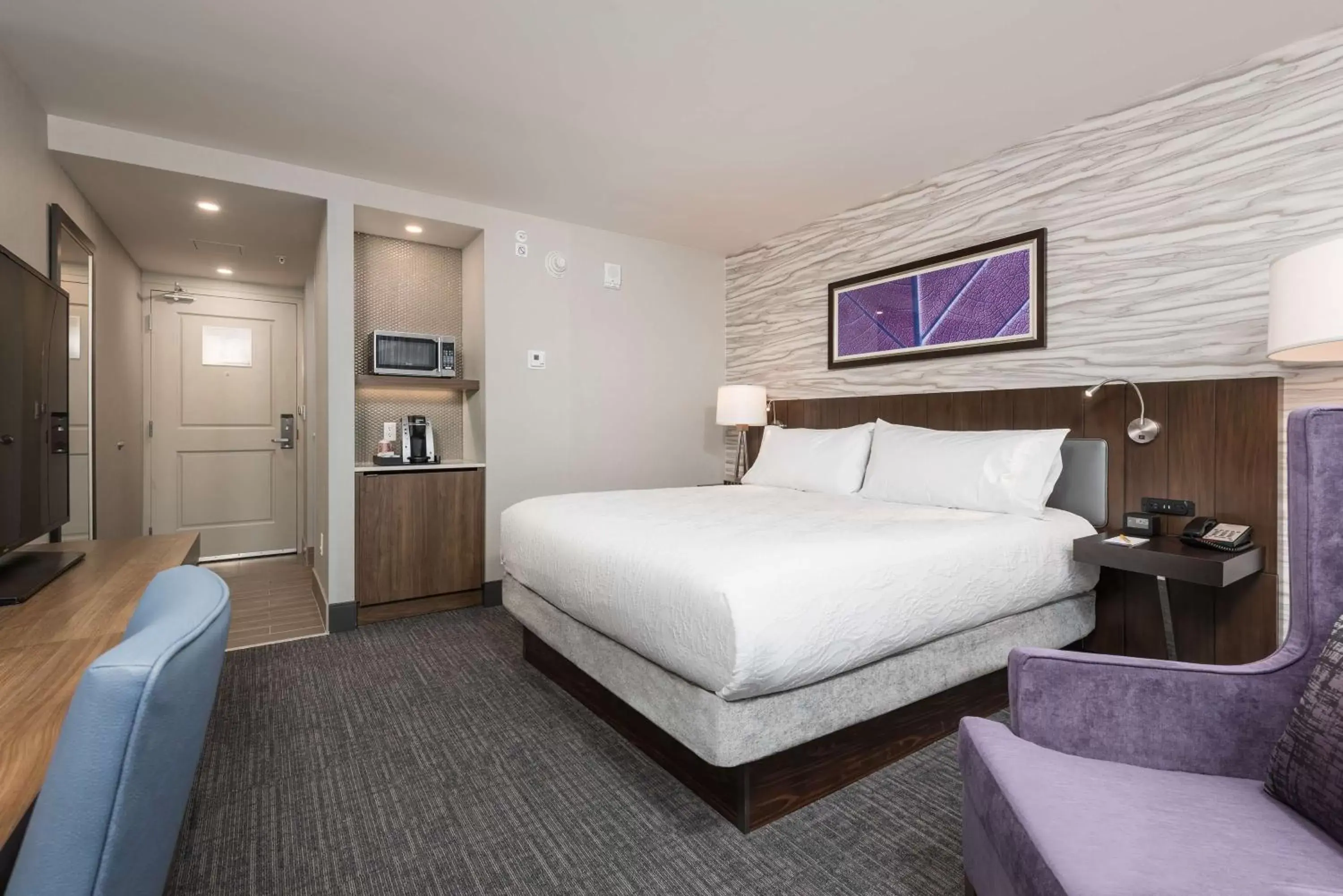 Bedroom, Bed in Hilton Garden Inn Ottawa Downtown