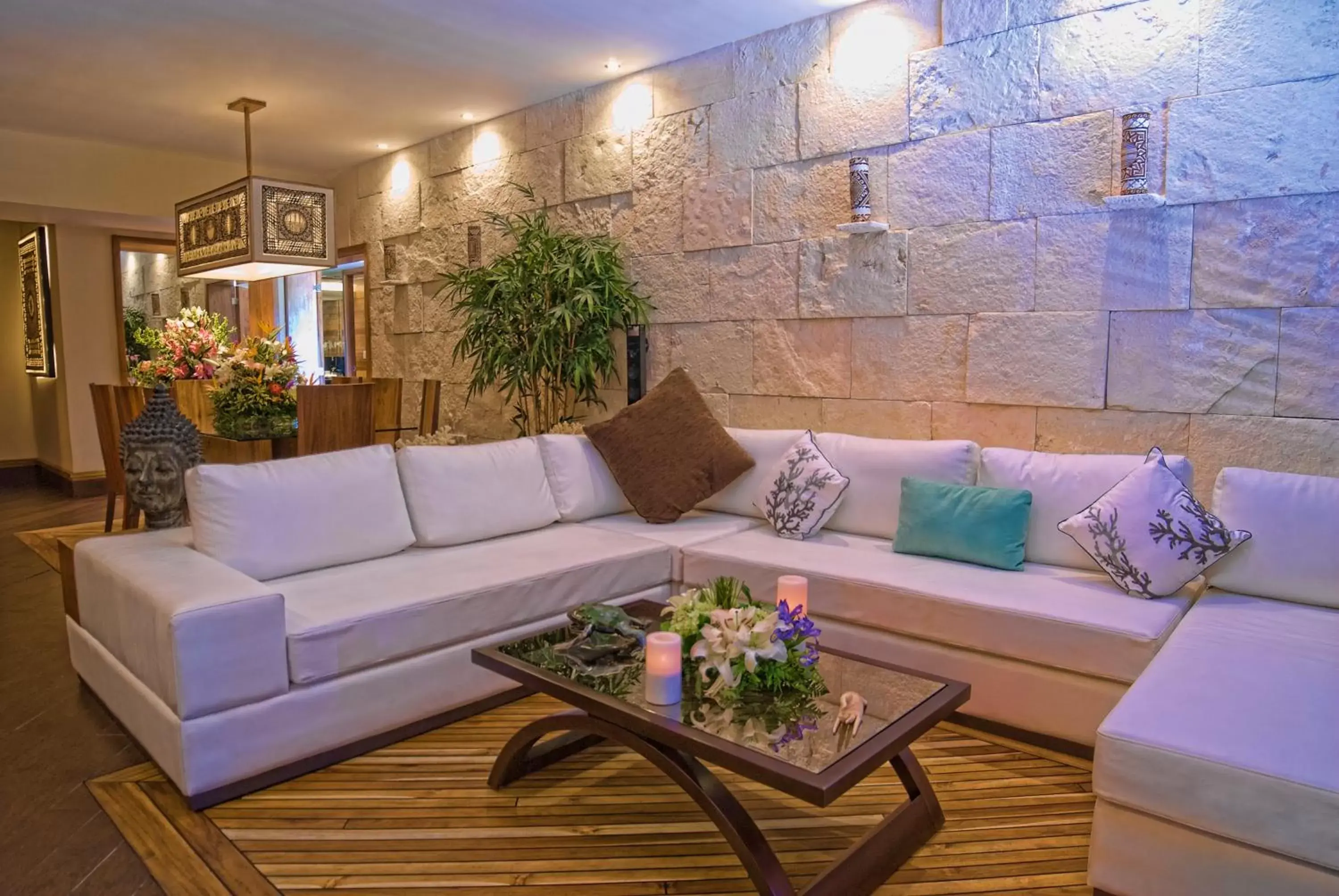 Living room, Seating Area in La Divina by Aldea Thai