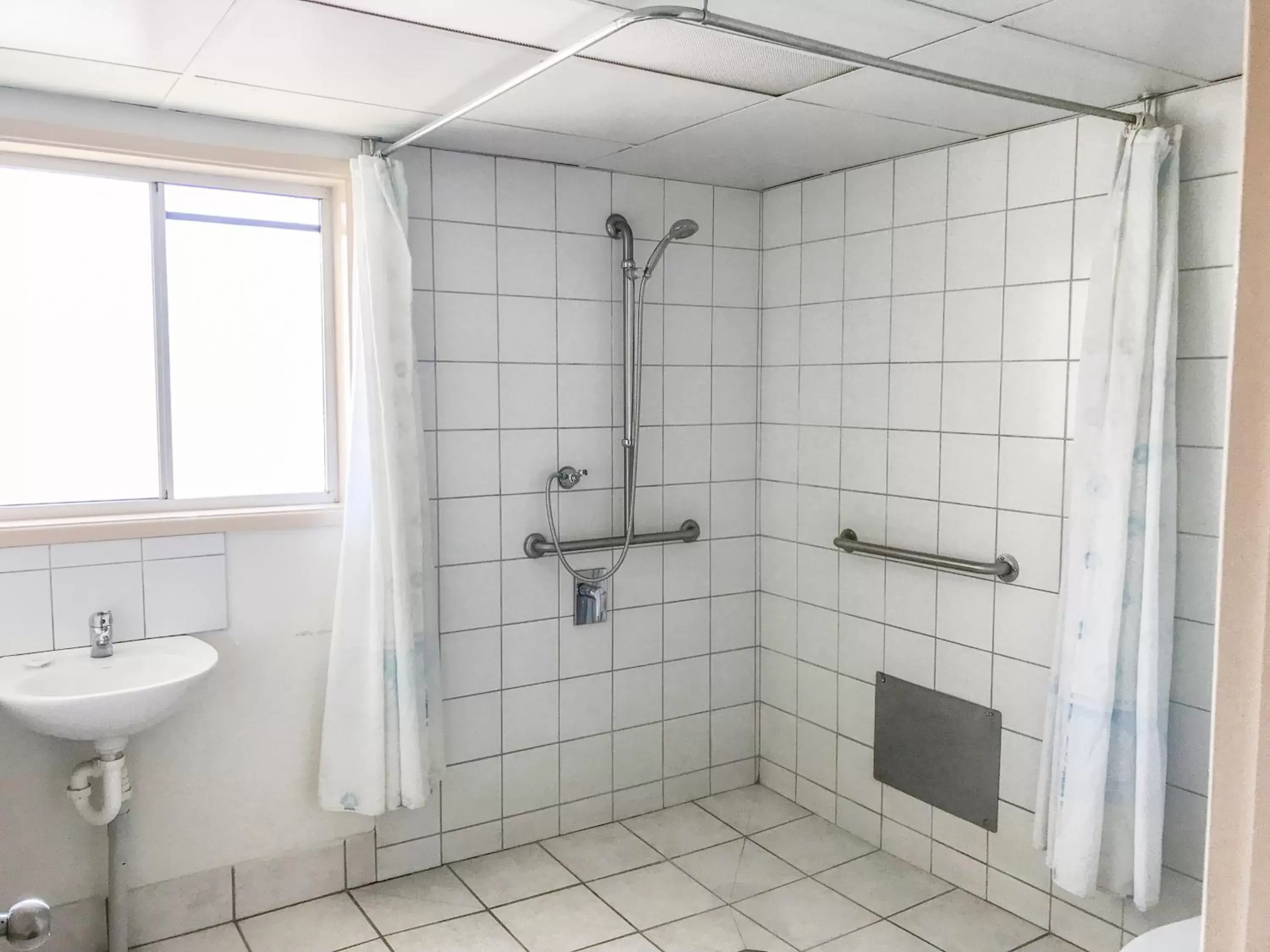 Bathroom in Acacia Ridge Hotel & Motel Brisbane