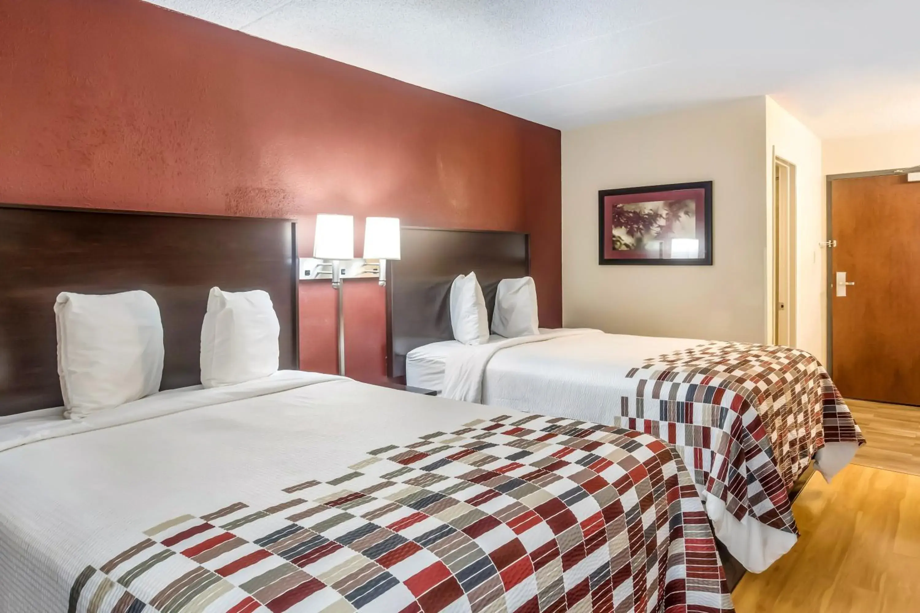 Photo of the whole room, Bed in Red Roof Inn Chicago-Alsip