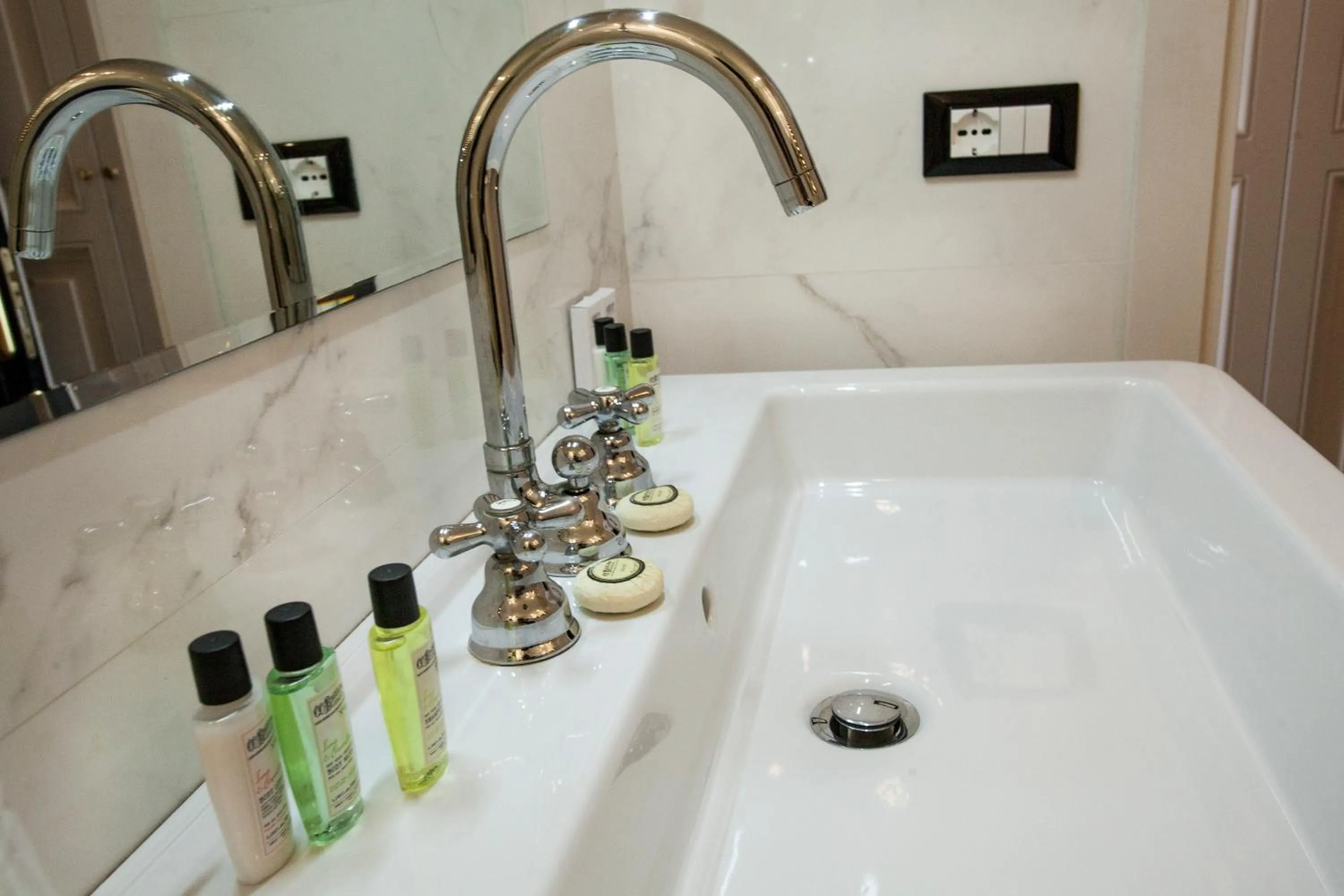 Bathroom in Splendor Suite Rome - Suites & Apartments