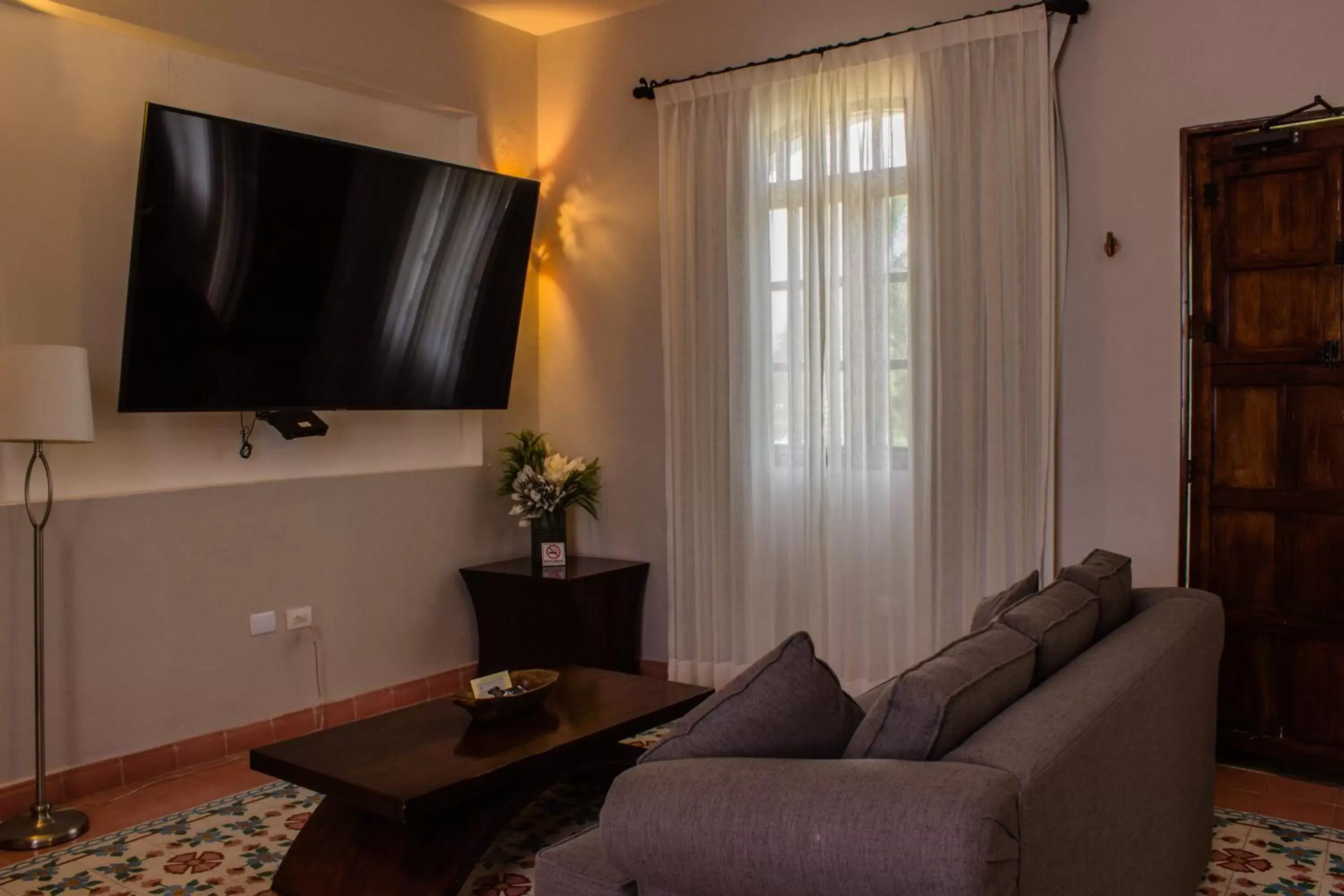 TV and multimedia, TV/Entertainment Center in Hotel Marionetas