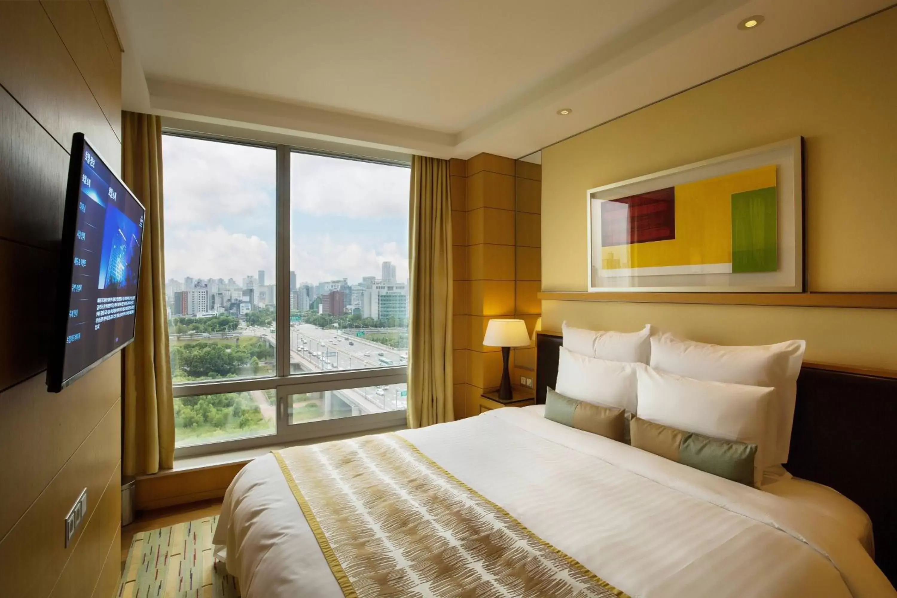 Bedroom, Bed in Marriott Executive Apartment Seoul