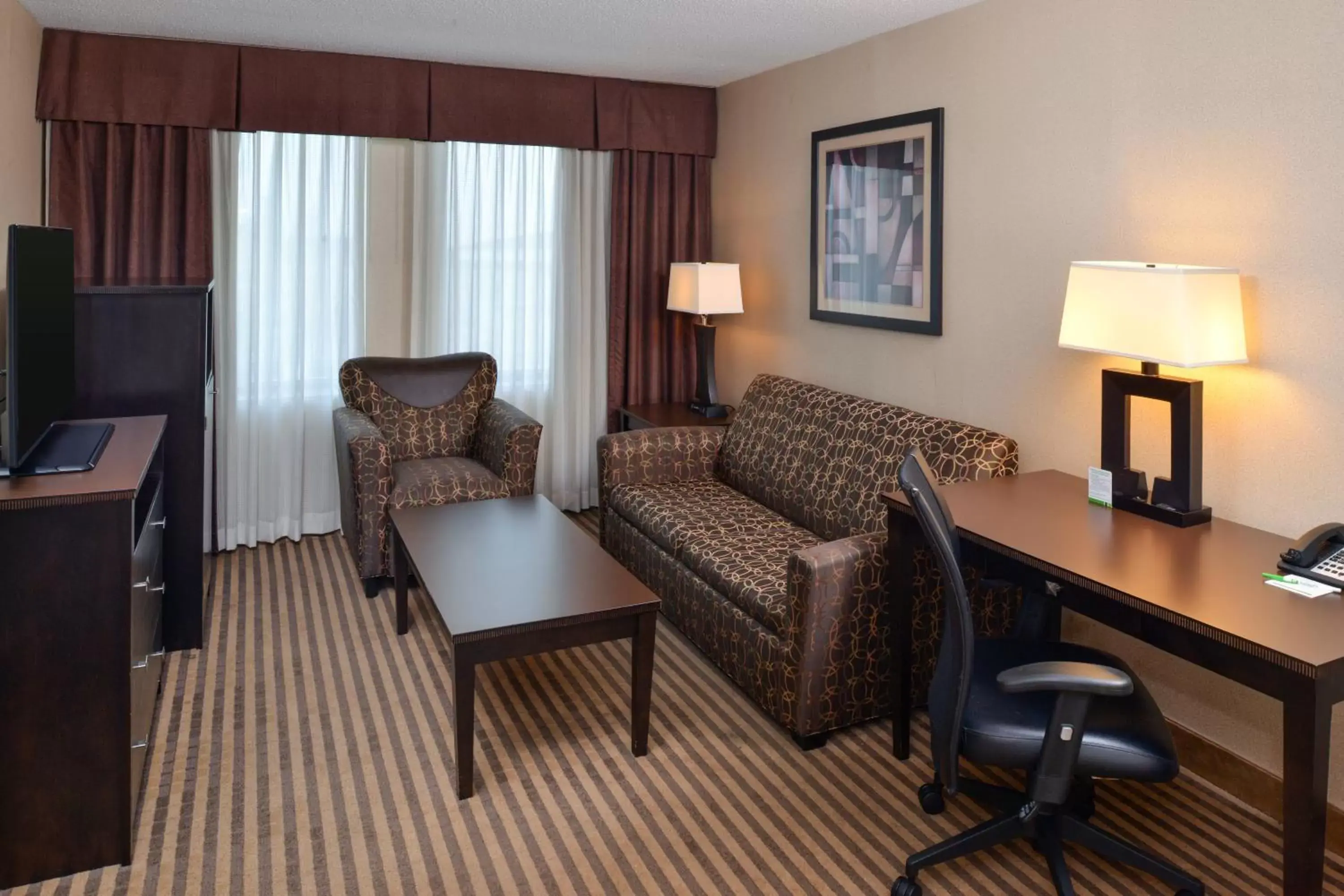 Photo of the whole room, Lounge/Bar in Holiday Inn Charlotte Center City, an IHG Hotel