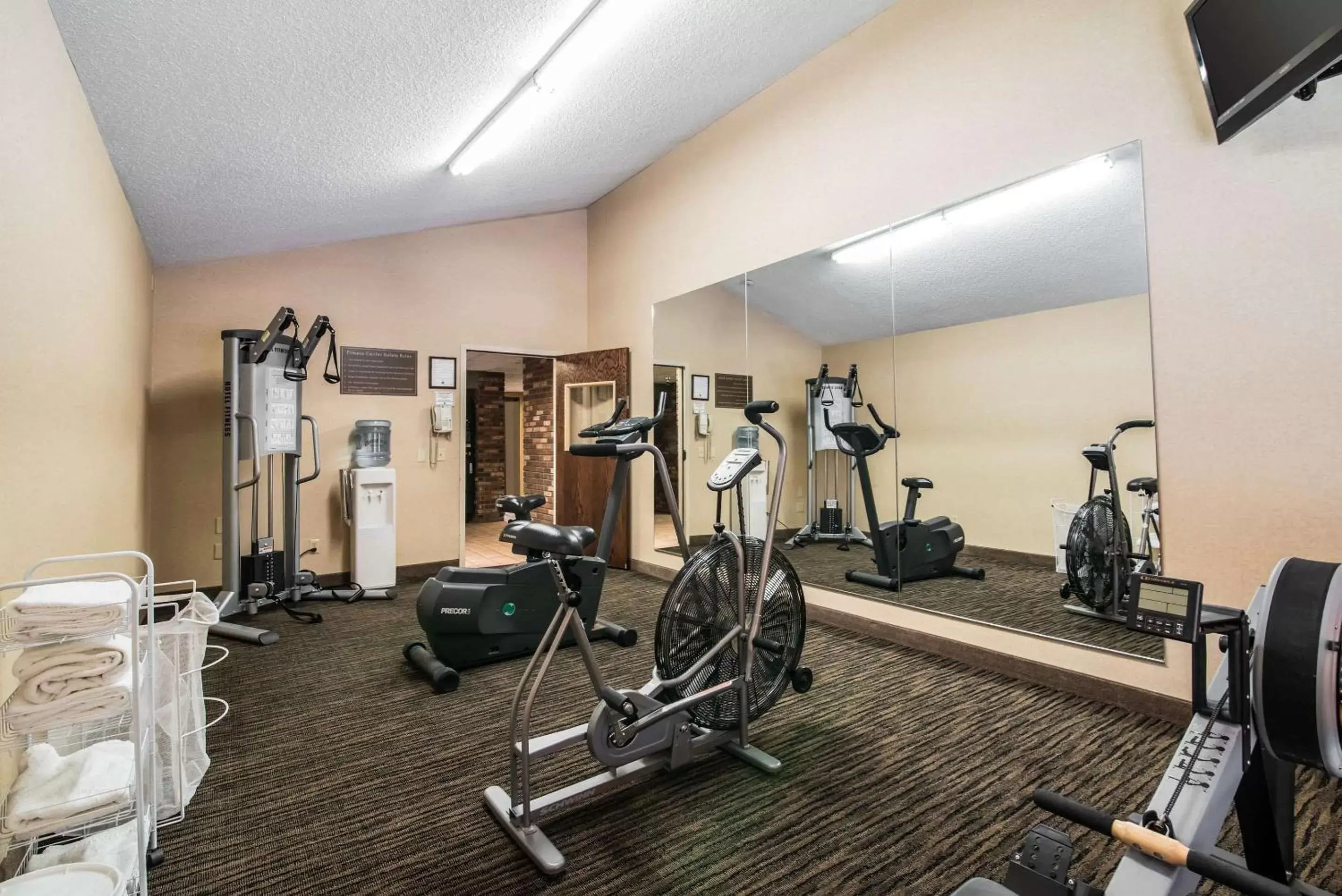 Fitness centre/facilities, Fitness Center/Facilities in Clarion Inn & Suites - University Area